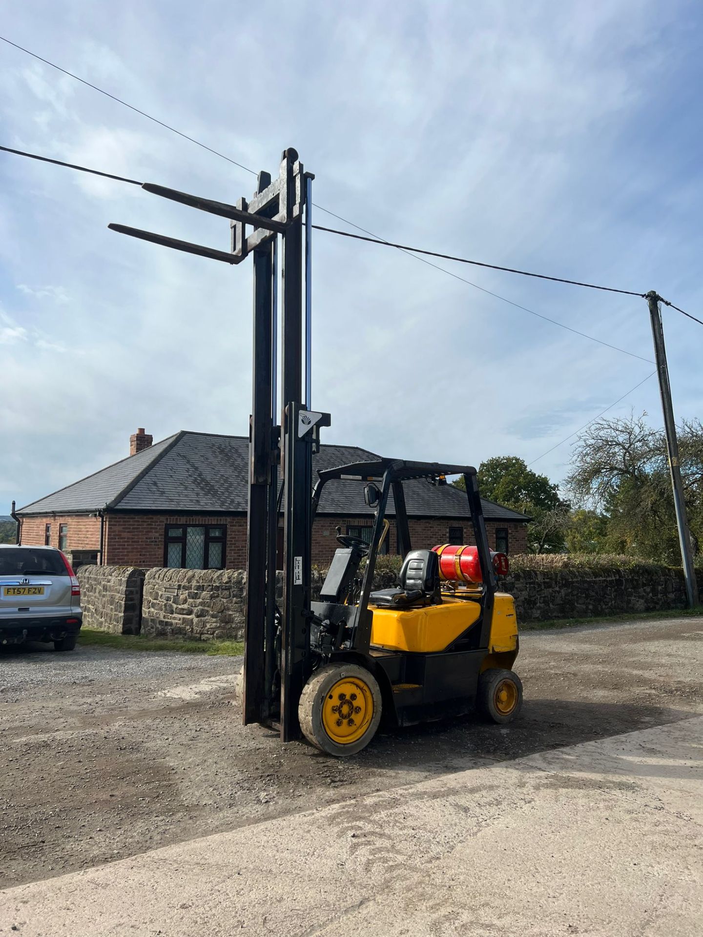 DAEWOO 2.5 TON FORKLIFT - 2 STAGE MAST *PLUS VAT* - Image 2 of 7