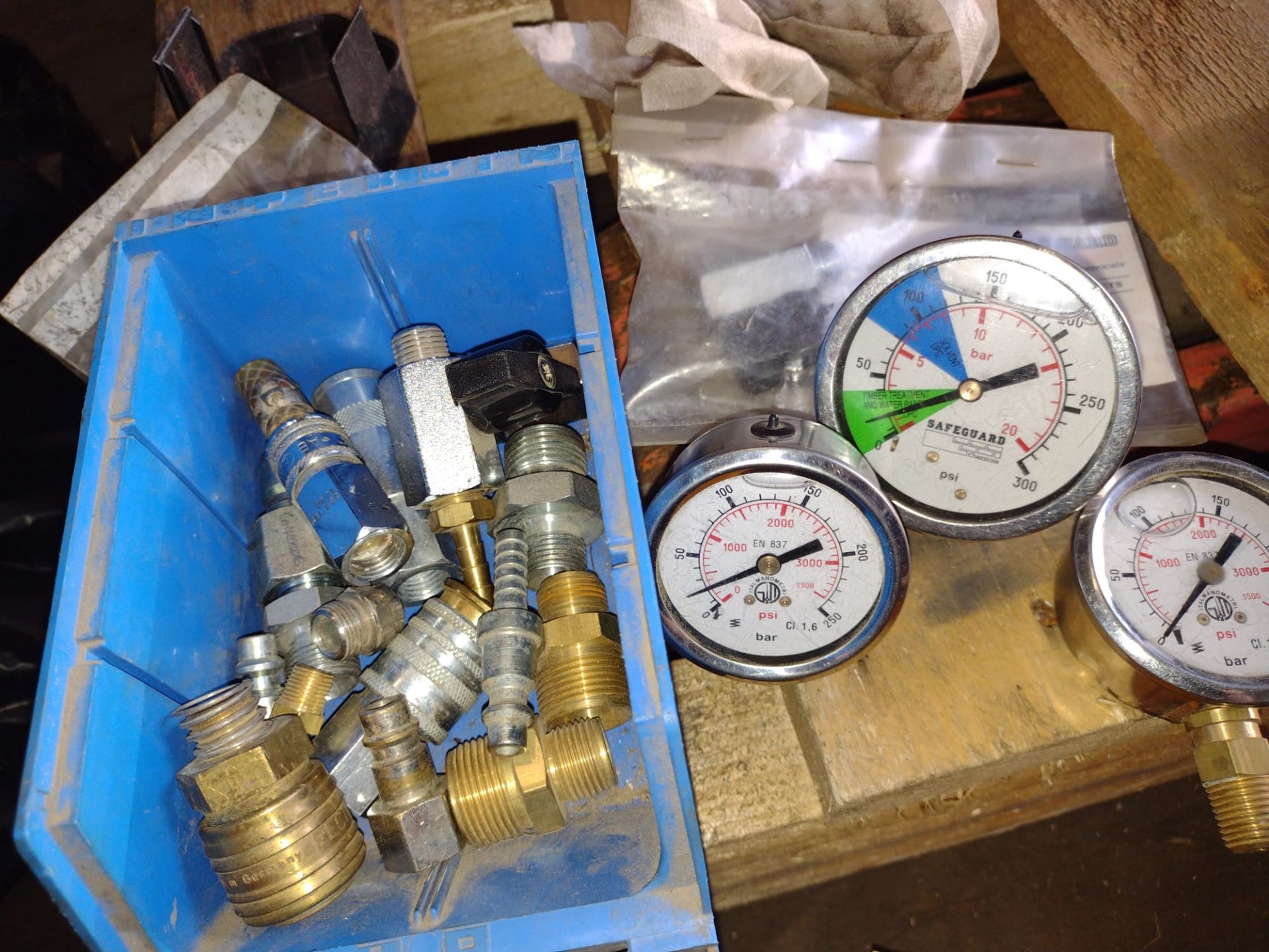 Few bins miscellaneous Inc light starter switches compressor/compression fittings ETC *NO VAT*