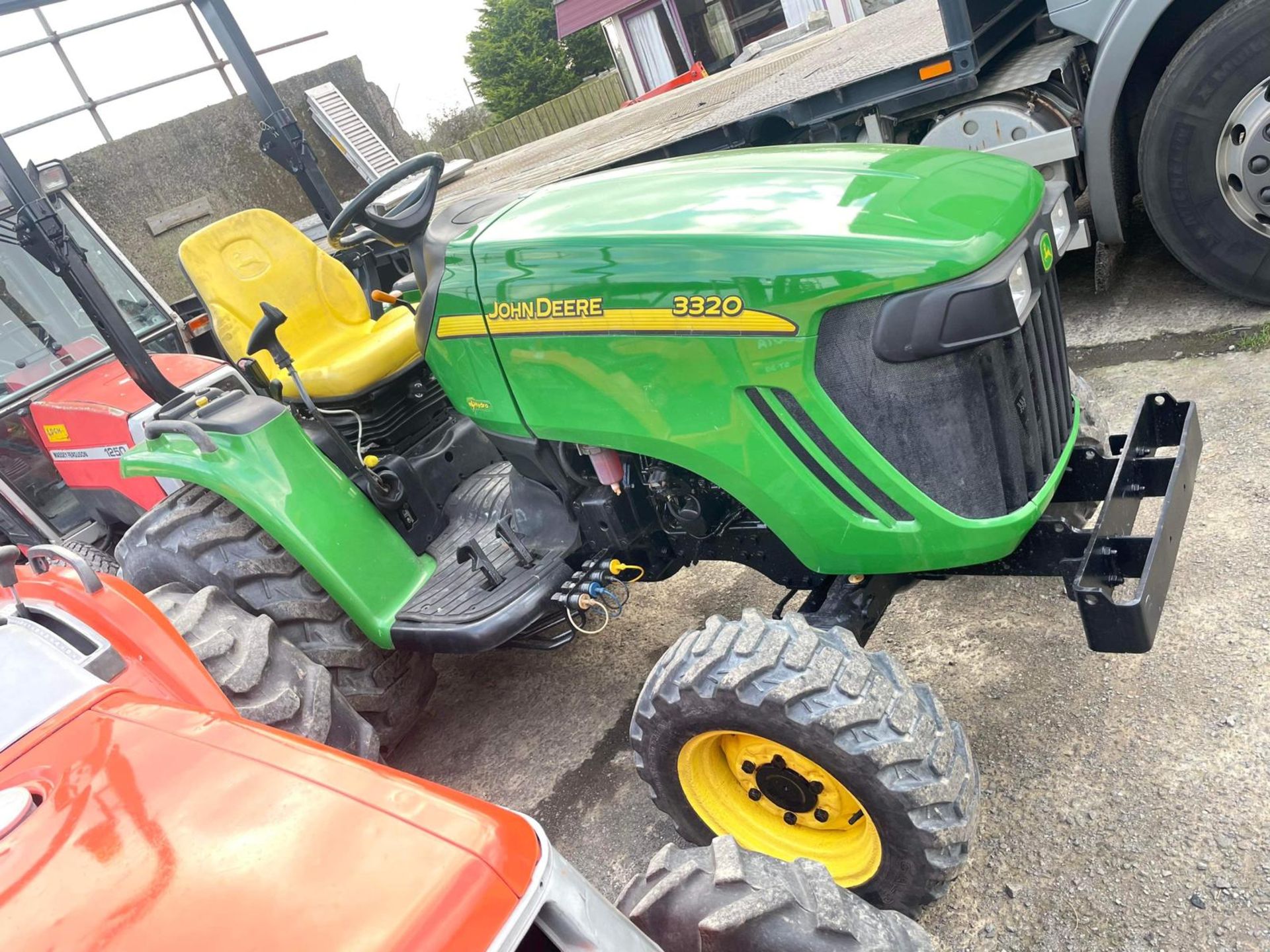 John Deere 3320 33HP 4WD Compact Tractor - Showing A Low 1900 Hours! *PLUS VAT* - Image 3 of 5