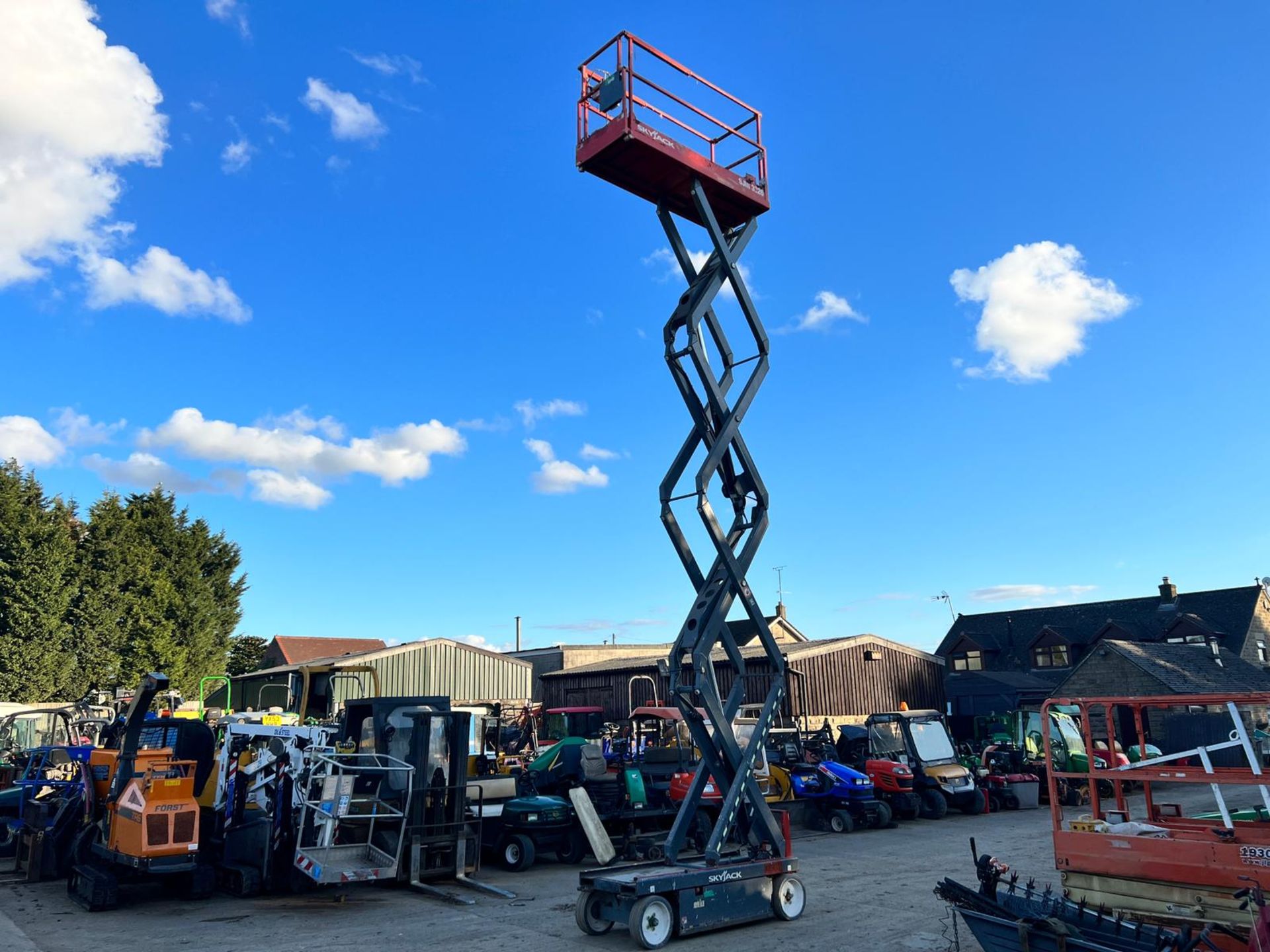 2015 Skyjack SJ3226 Electric Scissor Lift Drives And Lifts *PLUS VAT* - Image 2 of 13