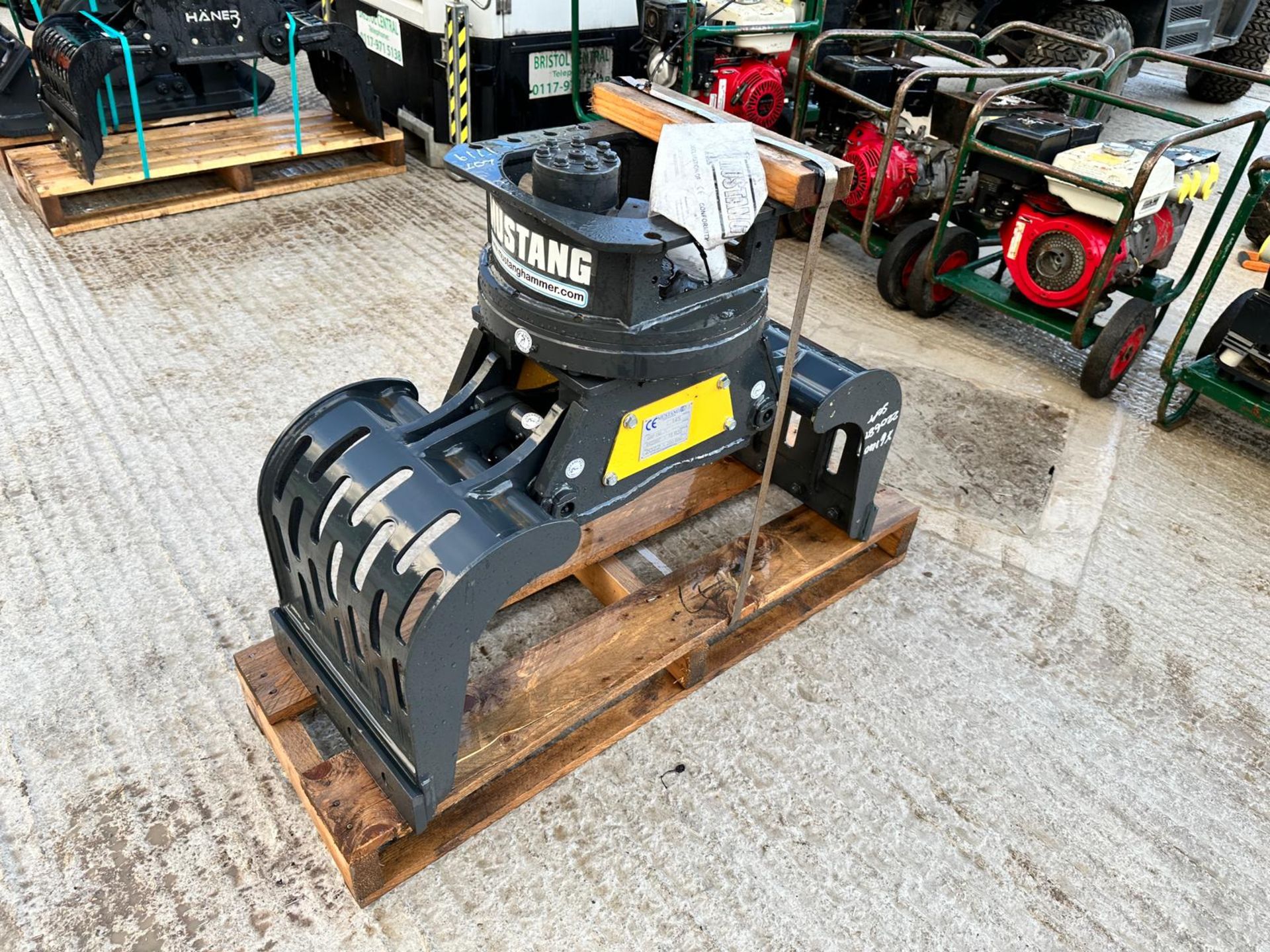 New And Unused Mustang GRP150 Hydrualic Rotating Selector Grab *PLUS VAT* - Image 5 of 13