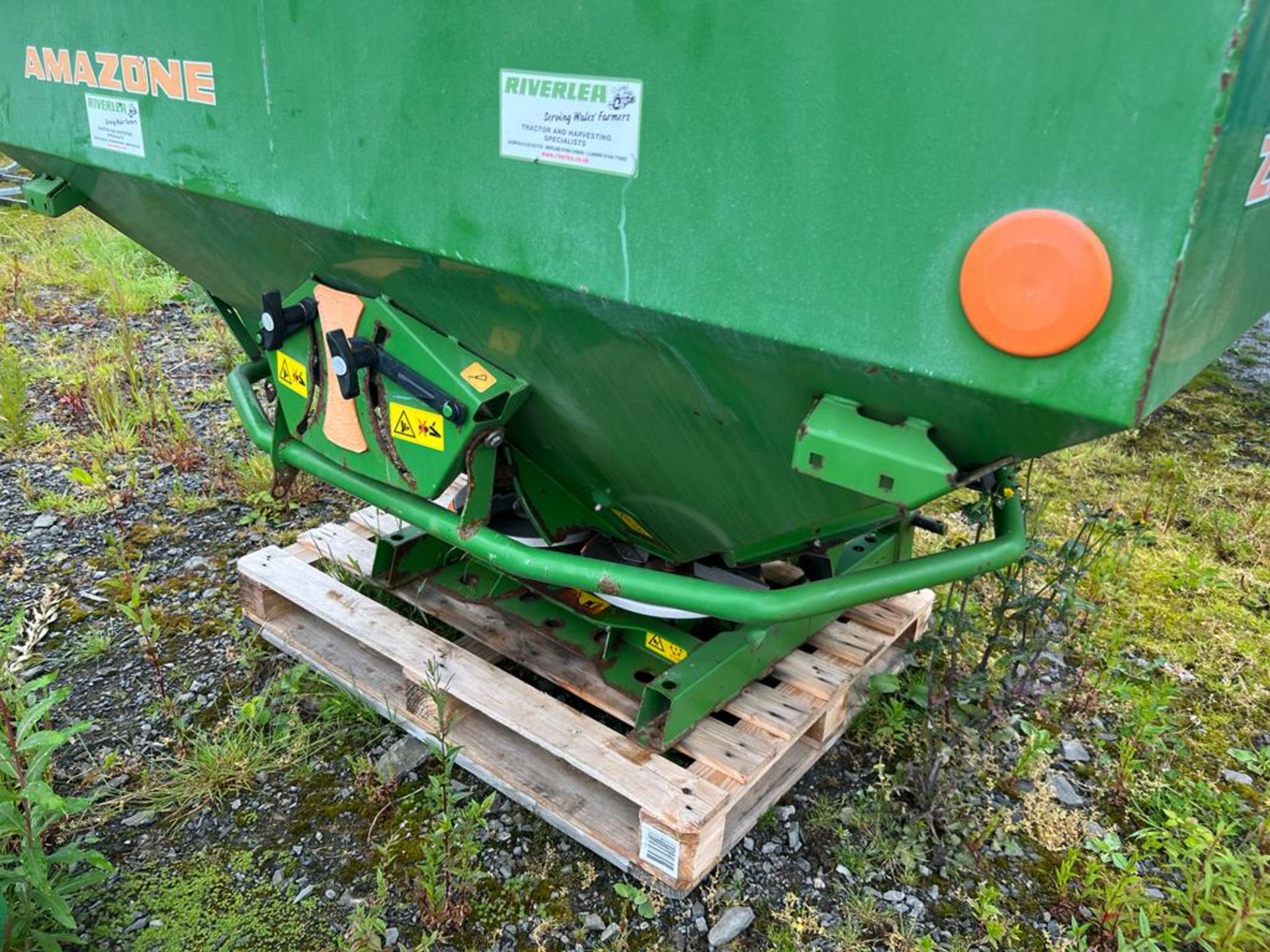 Amazone 1402 Fertiliser Spreader *PLUS VAT* - Image 3 of 4