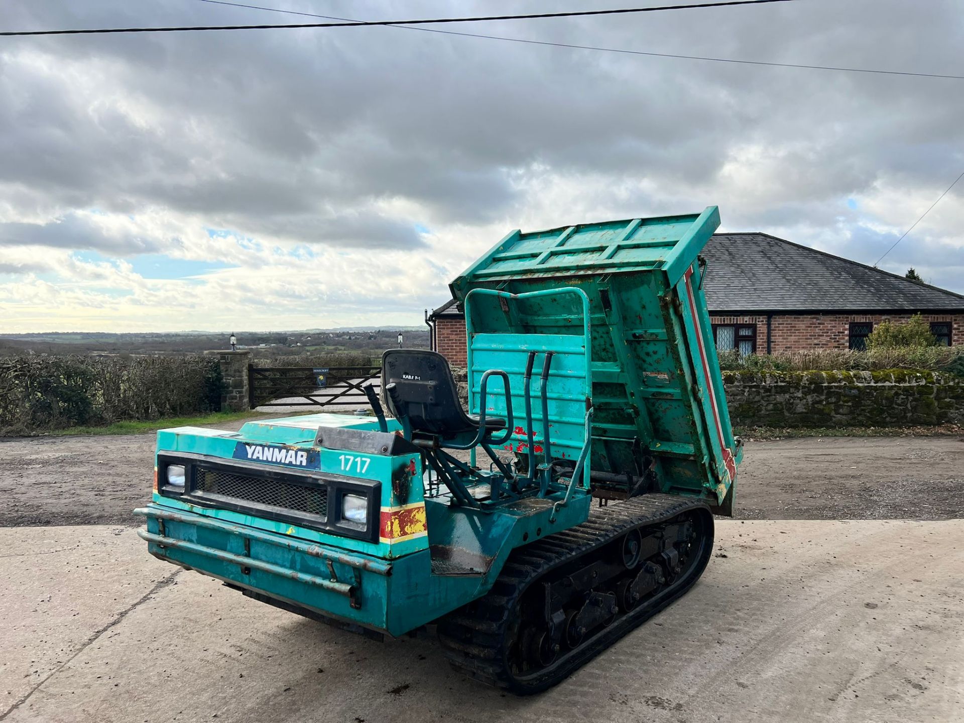 YANMAR C30R 3 TON TRACKED DUMPER, RUNS DRIVES AND TIPS, SHOWING A LOW 1587 HOURS *PLUS VAT* - Image 4 of 20