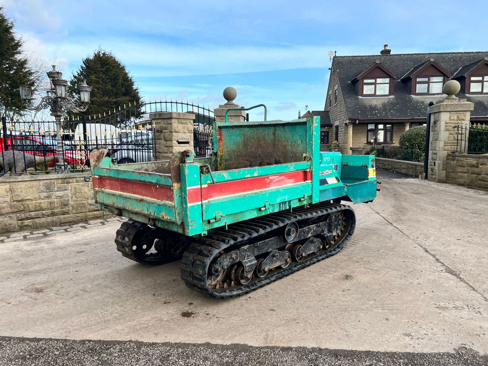 YANMAR C30R 3 TON TRACKED DUMPER, RUNS DRIVES AND TIPS, SHOWING A LOW 1587 HOURS *PLUS VAT* - Image 3 of 20