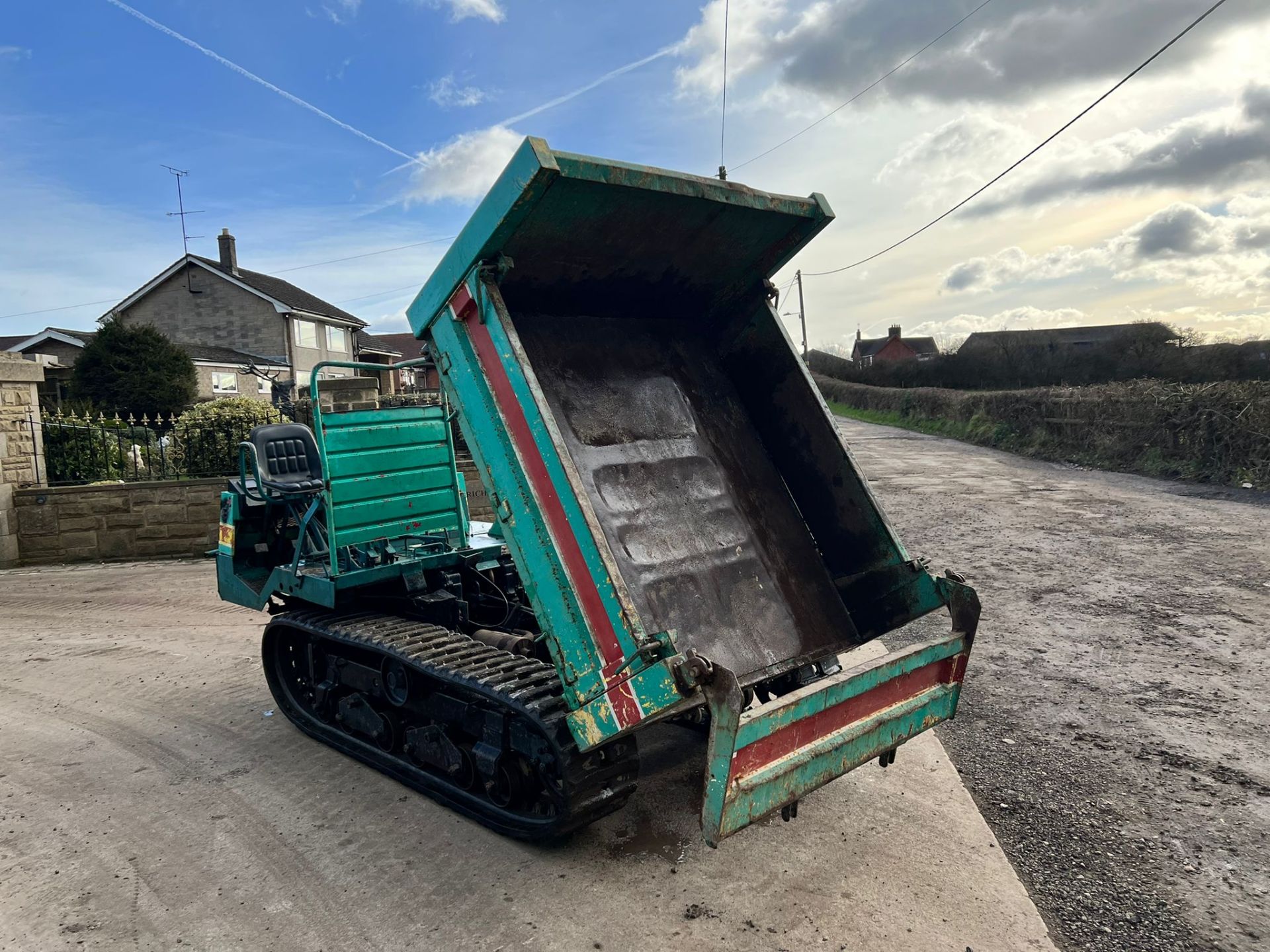 YANMAR C30R 3 TON TRACKED DUMPER, RUNS DRIVES AND TIPS, SHOWING A LOW 1587 HOURS *PLUS VAT* - Image 5 of 20