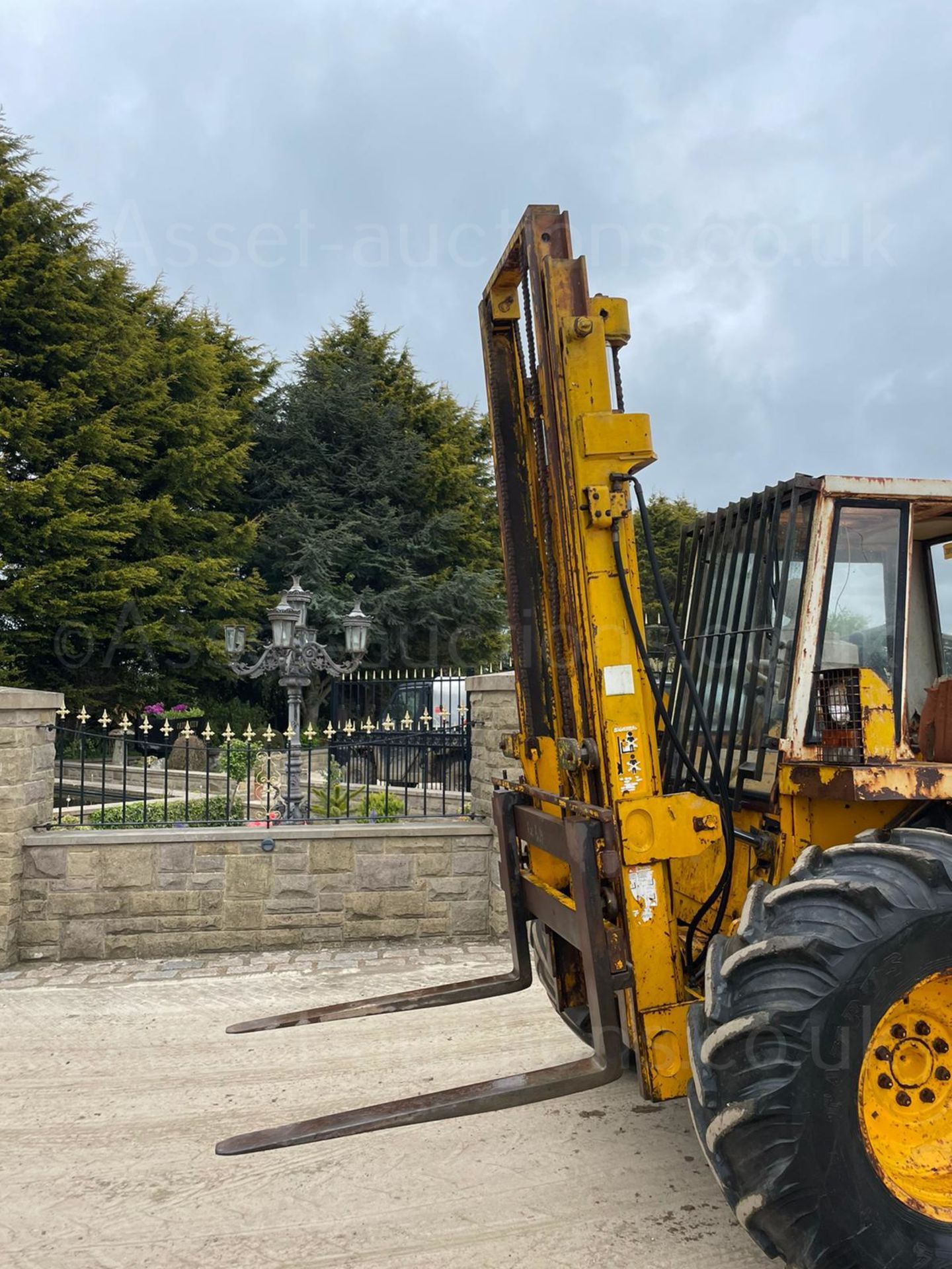 JCB 926 ALL TERRAIN FORKLIFT, RUNS DRIVES AND LIFTS, ALL GEARS WORK, HYDRAULIC SHIFT *PLUS VAT* - Image 4 of 10