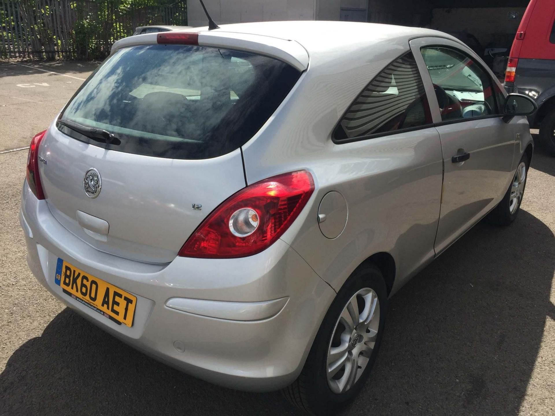 2010/60 REG VAUXHALL CORSA ENERGY 1.2 PETROL MANUAL HATCHBACK, SHOWING 1 FORMER KEEPER *NO VAT* - Image 6 of 10