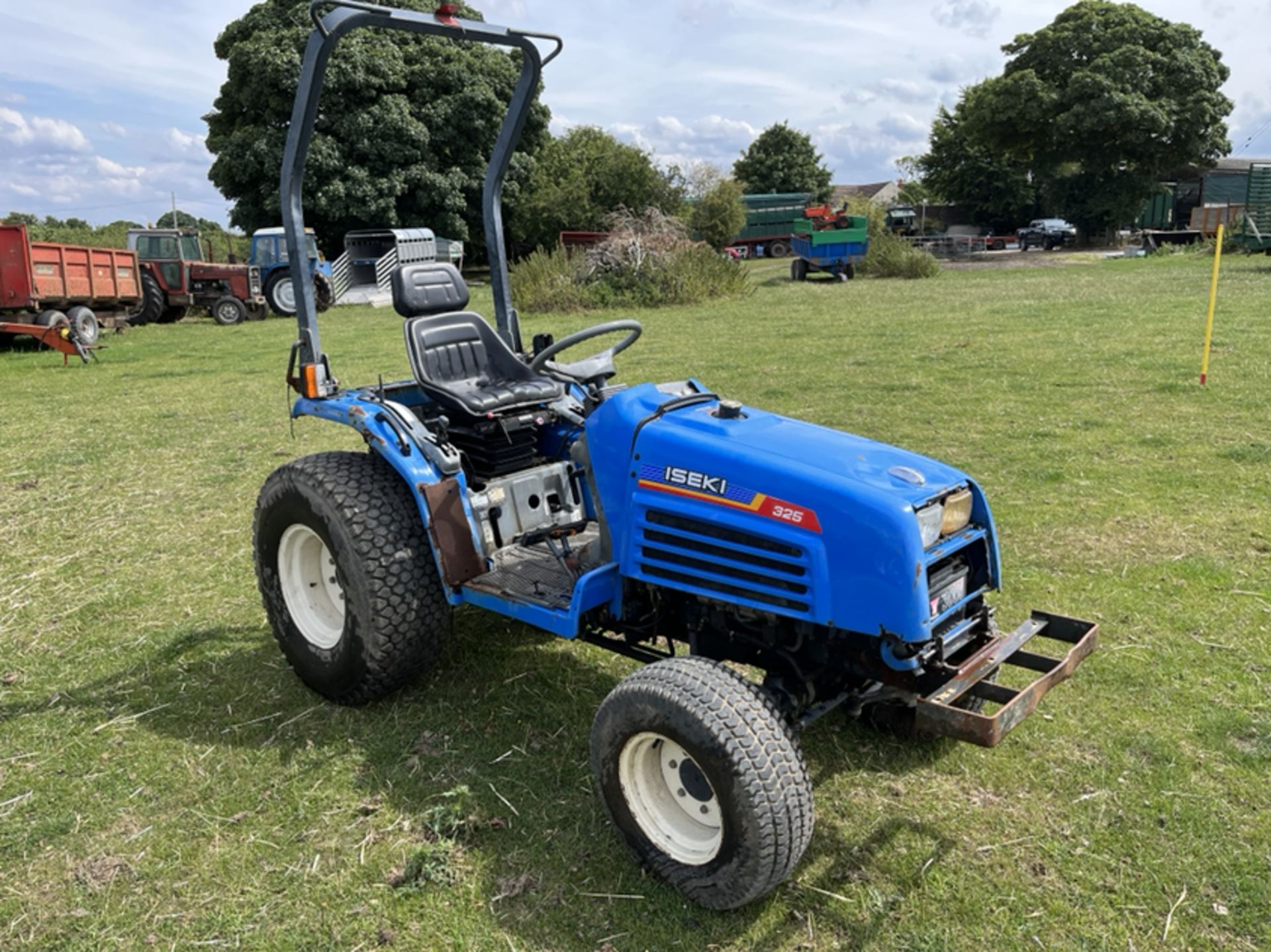 Iseki 325 Diesel Compact Tractor, Full Linkage and Drawbar *PLUS VAT* - Image 2 of 5