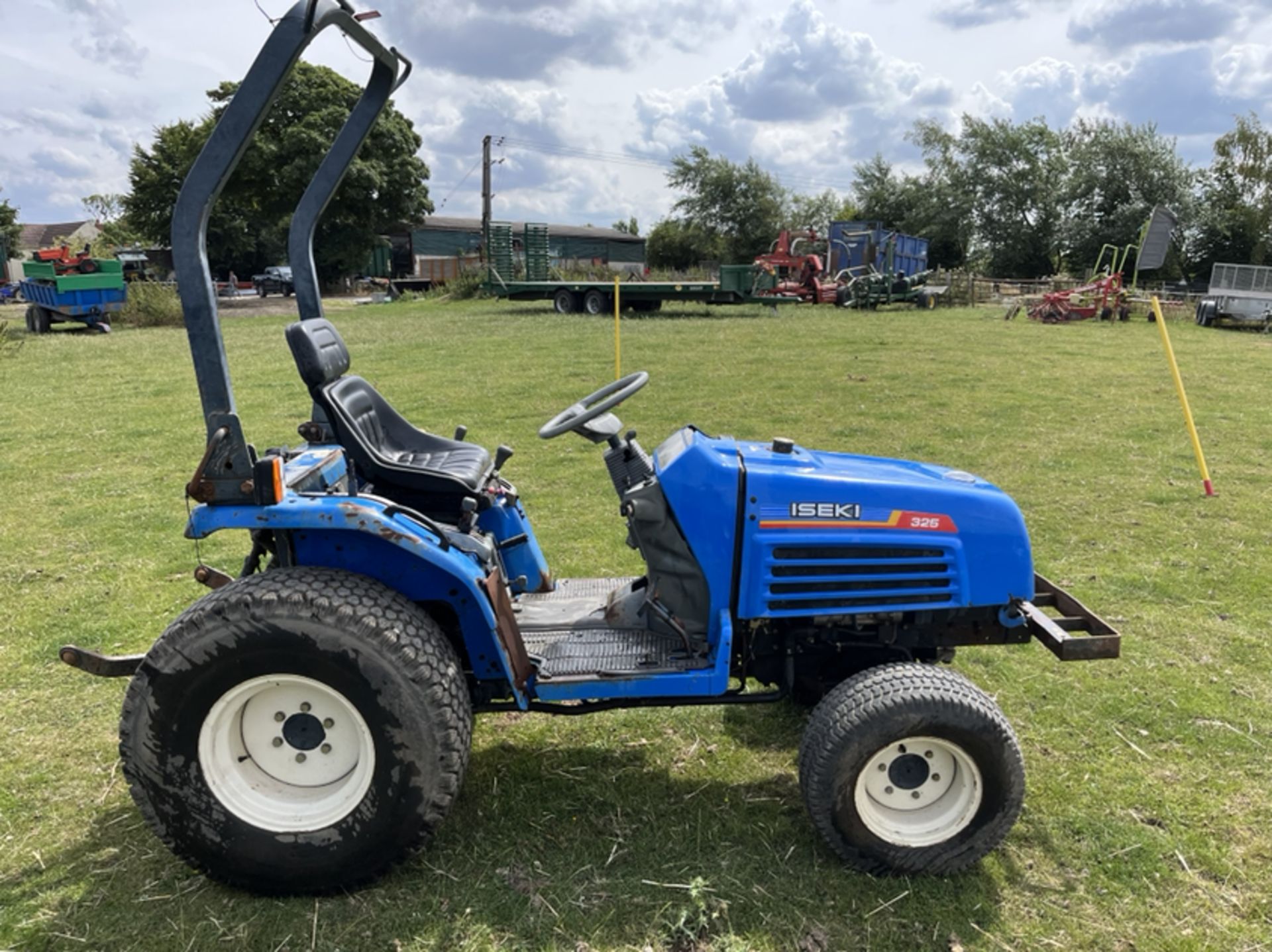 Iseki 325 Diesel Compact Tractor, Full Linkage and Drawbar *PLUS VAT* - Image 4 of 5