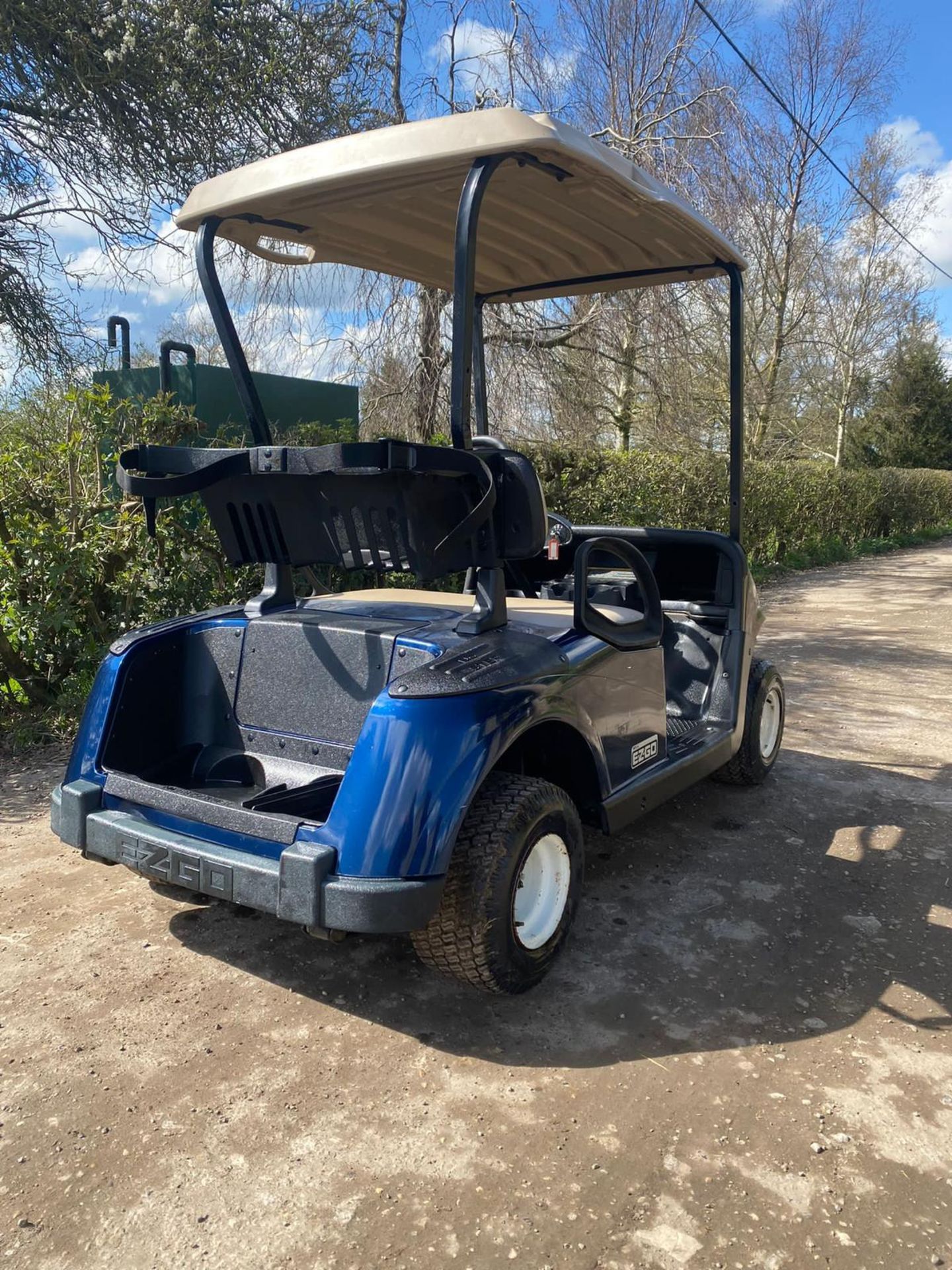 EZ-GO RXV GOLF CART BATTERY OPERATED, RUNS AND DRIVES, GOOD TYRES ALL ROUND *PLUS VAT* - Image 8 of 9