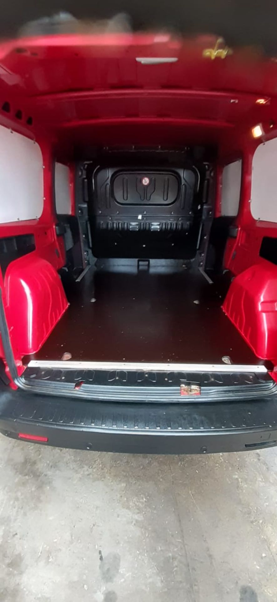 2014/14 REG FIAT DOBLO 16V MULTIJET 1.25 DIESEL MANUAL RED VAN, SHOWING 0 FORMER KEEPERS *NO VAT* - Image 4 of 11