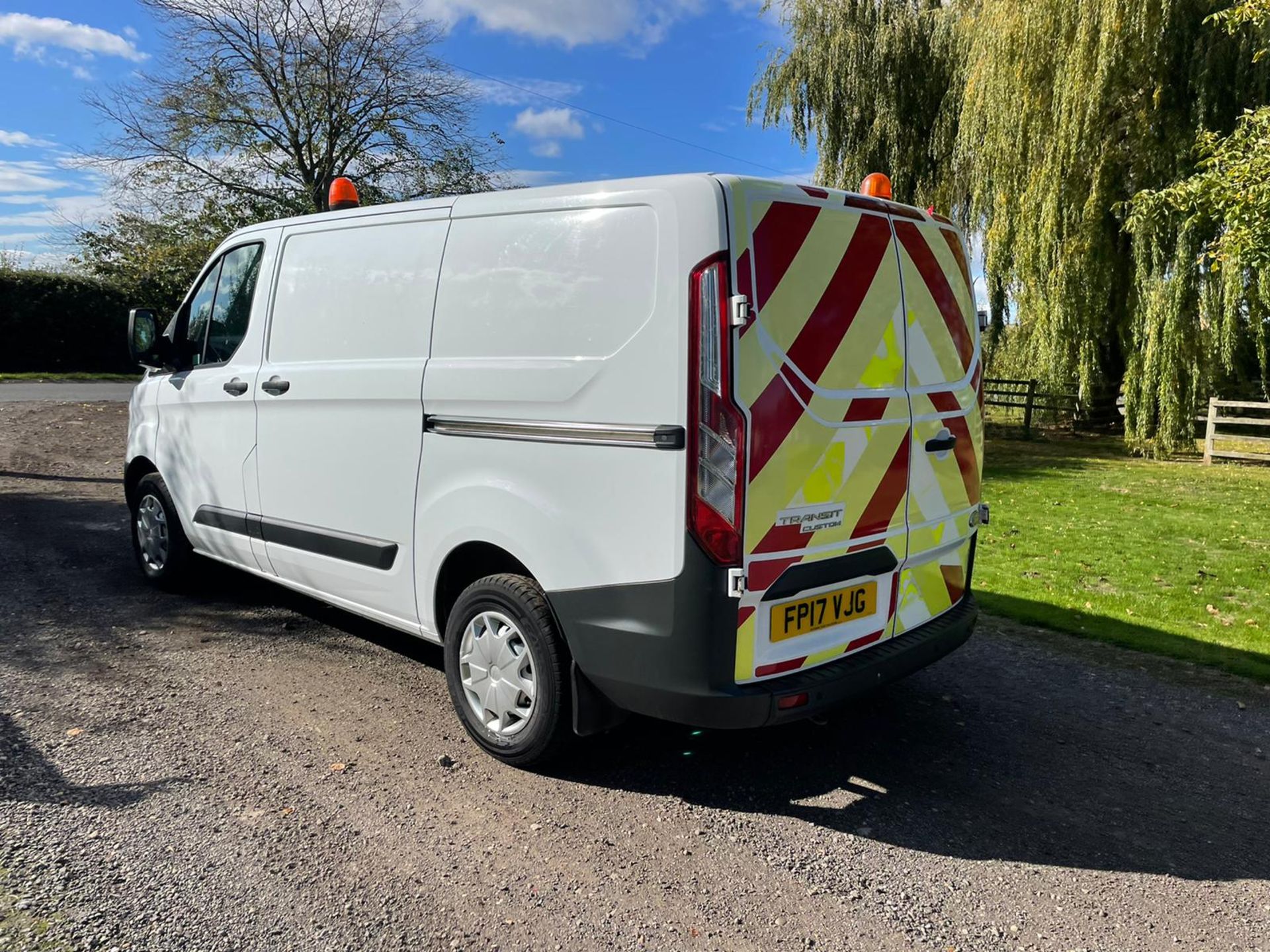 2017 FORD TRANSIT CUSTOM 290 WHITE PANEL VAN *PLUS VAT* - Image 5 of 14