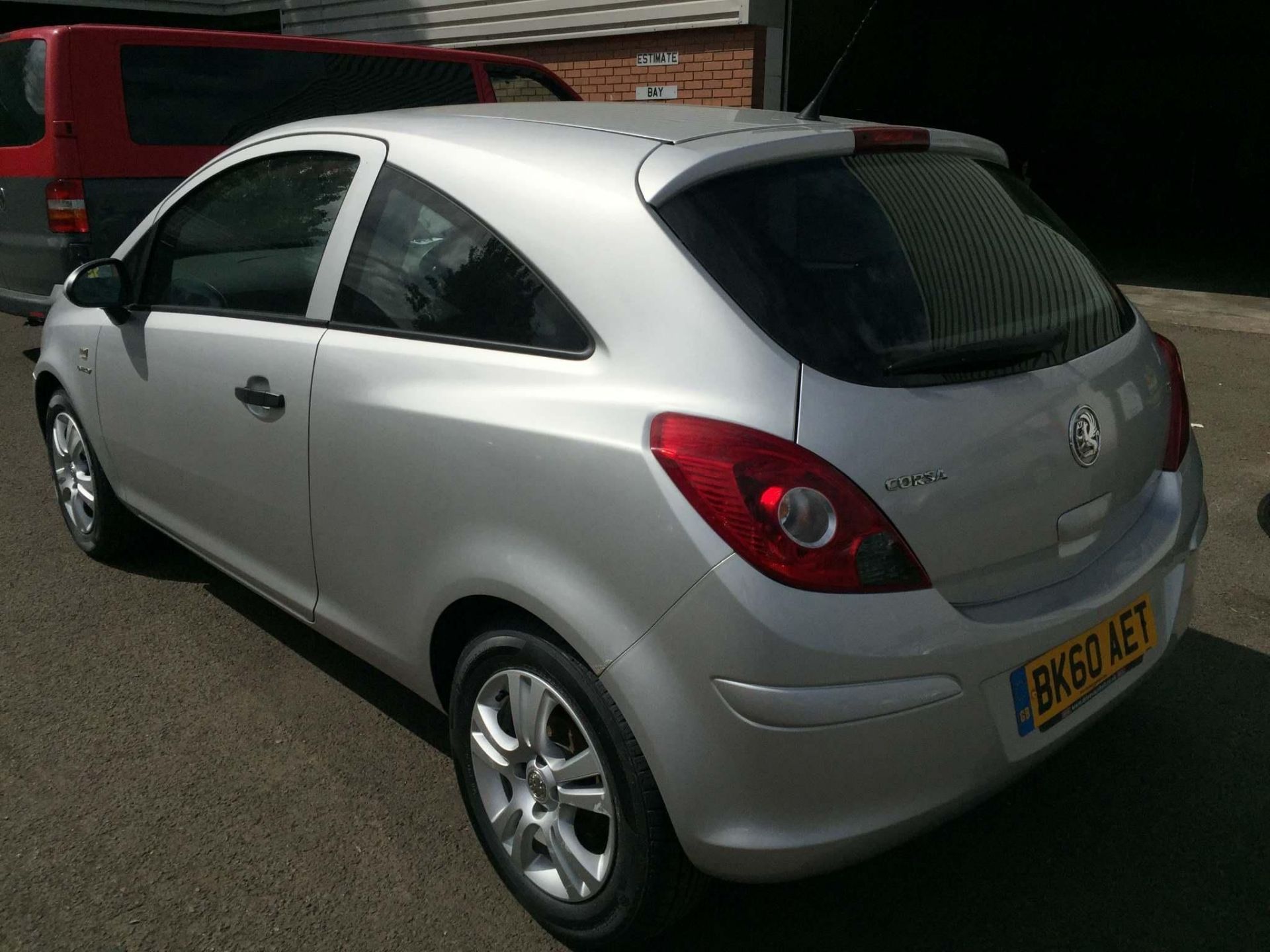 2010/60 REG VAUXHALL CORSA ENERGY 1.2 PETROL MANUAL HATCHBACK, SHOWING 1 FORMER KEEPER *NO VAT* - Image 4 of 10