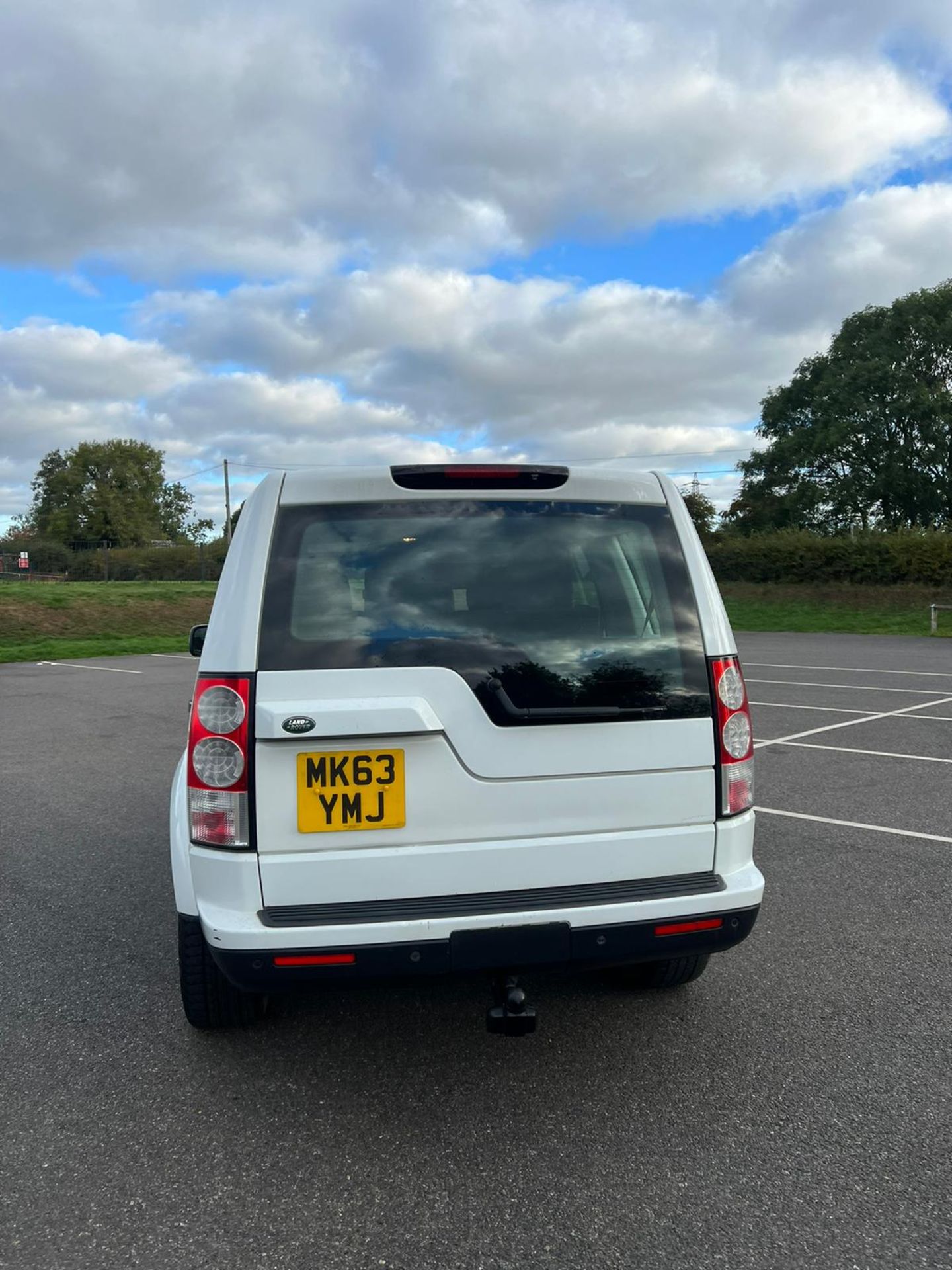 2014 LAND ROVER DISCOVERY 4 3.0 SDV6 255 BHP GS AUTO PLUS VAT - Image 7 of 12