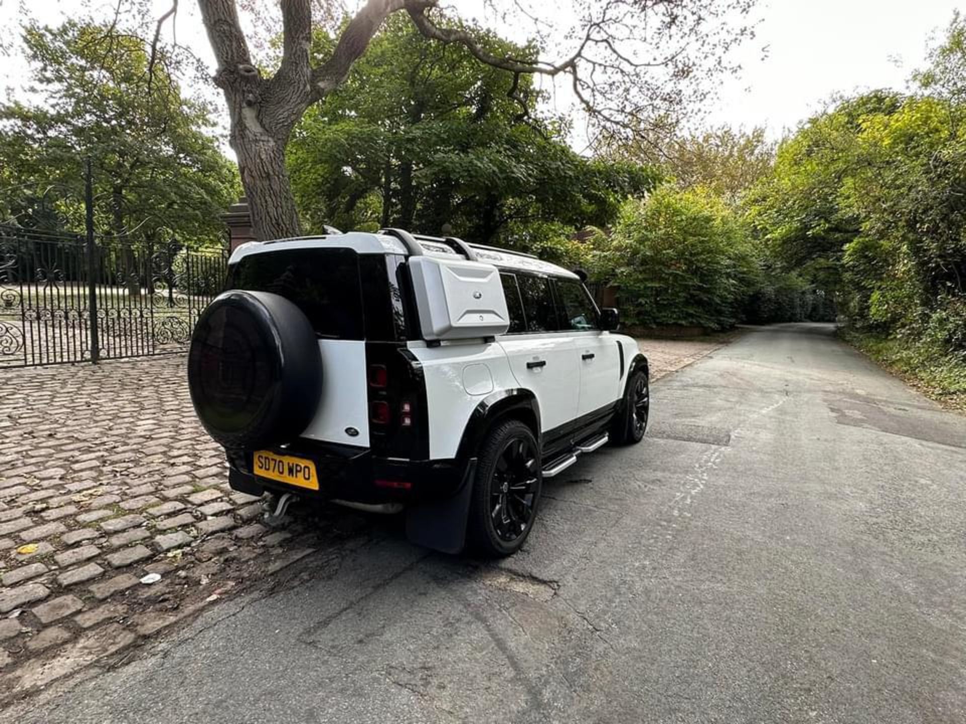 2020/70 REG LAND ROVER DEFENDER 2.0 DIESEL AUTOMATIC, URBAN KITTED - 10K MILES WITH FULL HISTORY - Image 7 of 12