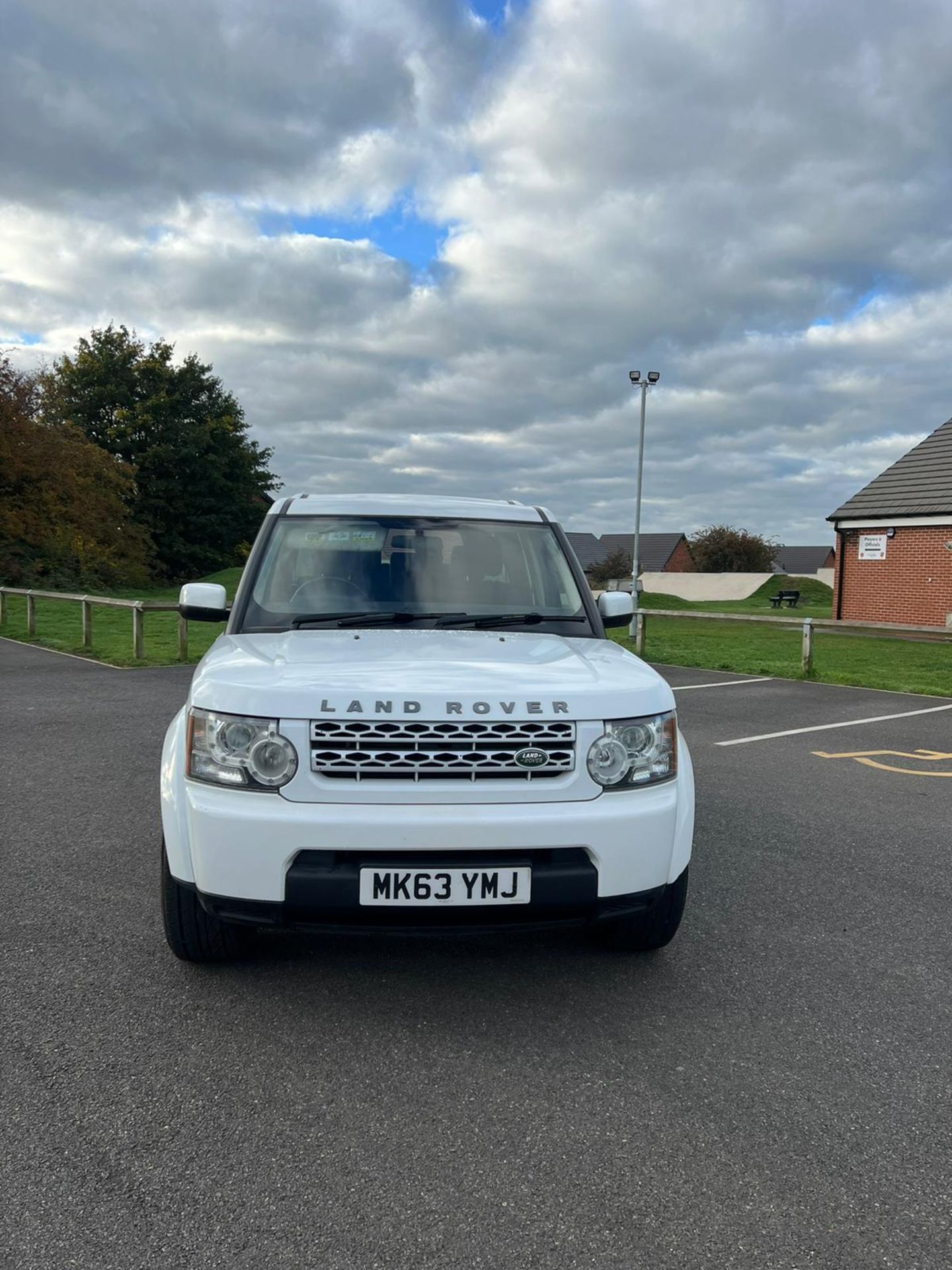 2014 LAND ROVER DISCOVERY 4 3.0 SDV6 255 BHP GS AUTO PLUS VAT - Image 3 of 12