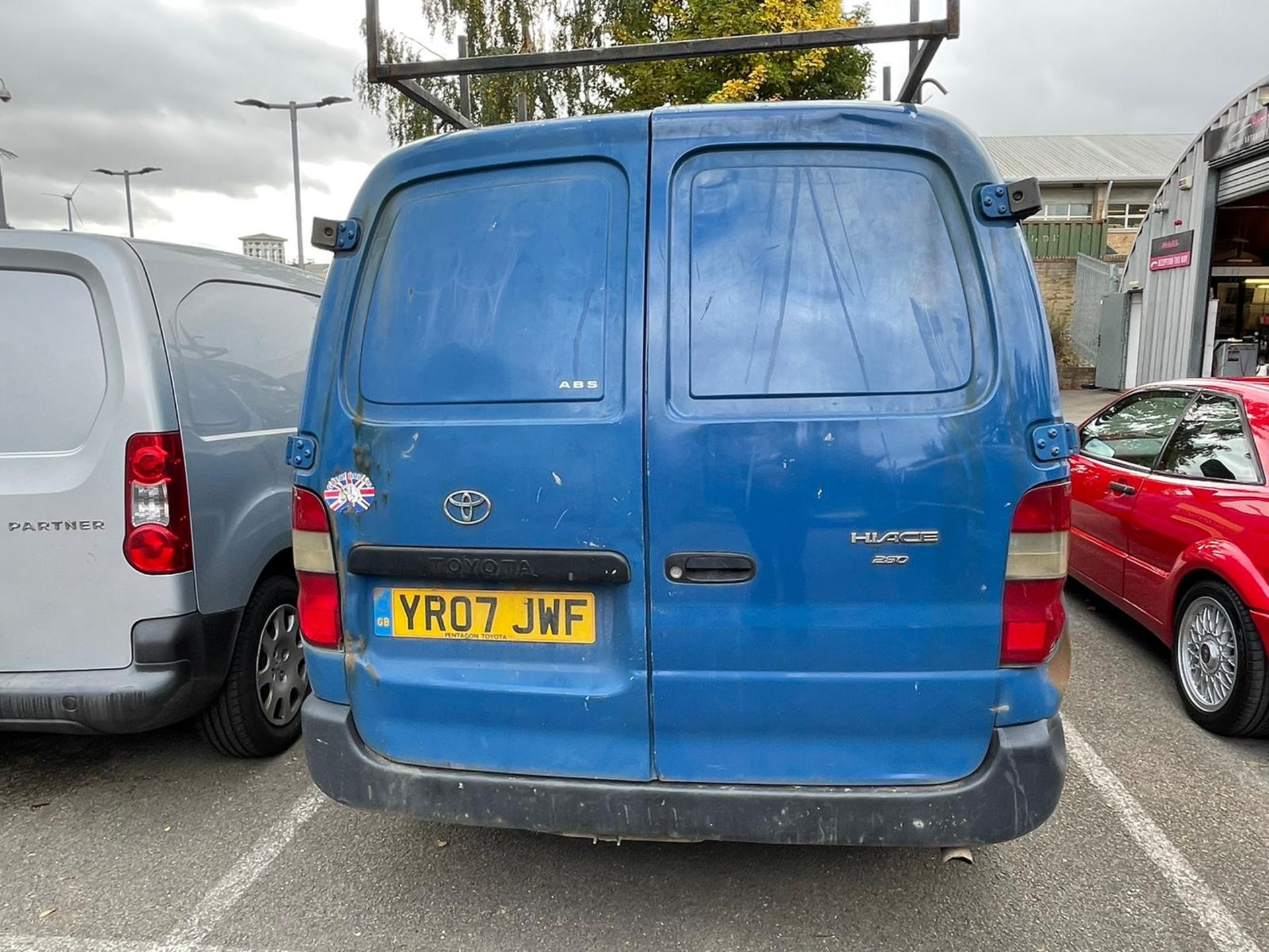 2007 TOYOTA HIACE 280 D-4D ONE - OWNER FROM NEW! FULL SERVICE HISTORY PLUS VAT - Image 9 of 11