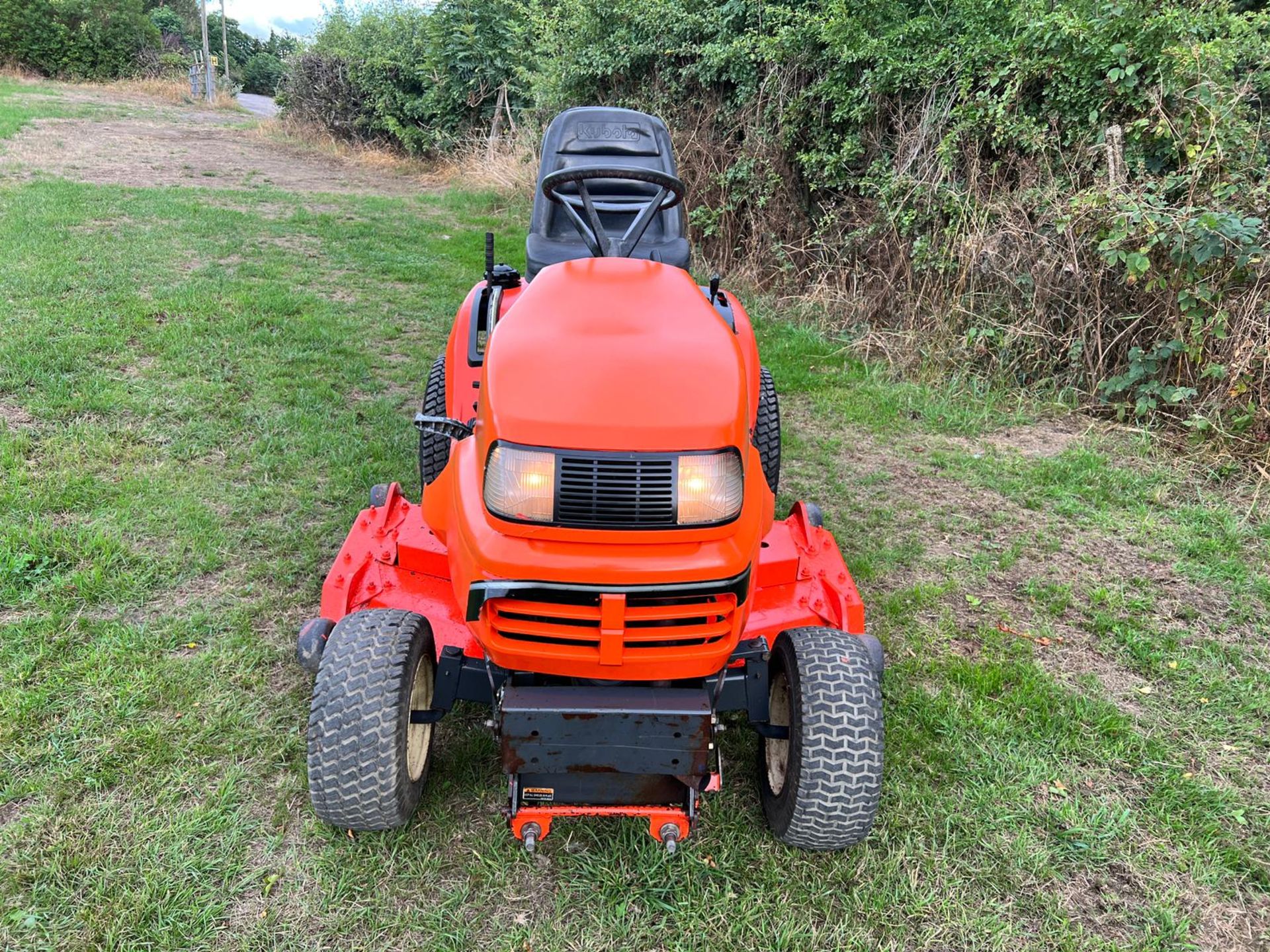 Kubota G2160 Diesel Ride On Mower *PLUS VAT* - Image 2 of 15