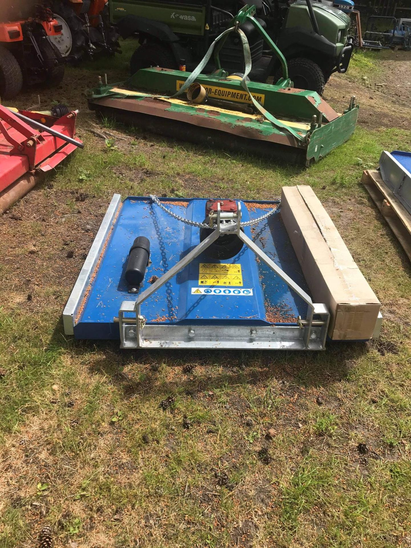 NEW AND UNUSED 4ft TOPPER SUITABLE FOR 3 POINT LINKAGE, PTO DRIVEN COMPLETE WITH SHAFT *PLUS VAT* - Image 2 of 3