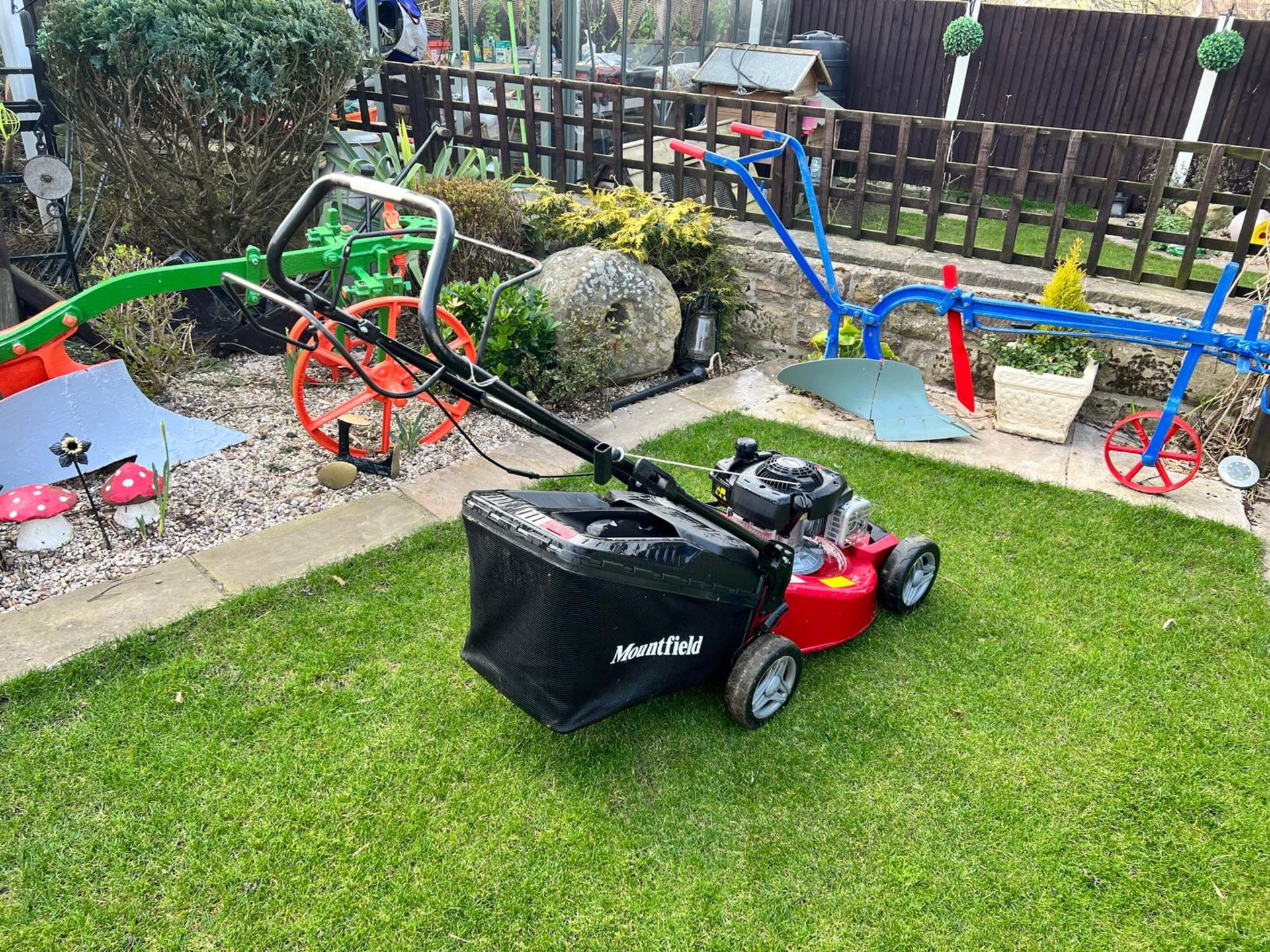 2021 Mountfield SP185 Self Propelled Lawn Mower With Rear Collector, C/W Mulch Plug *NO VAT* - Image 2 of 7