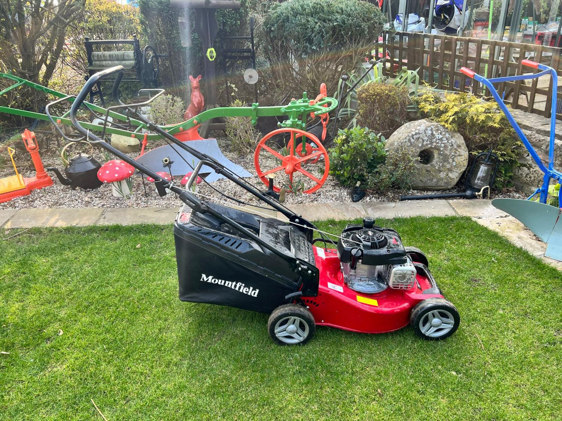 2021 Mountfield SP185 Self Propelled Lawn Mower With Rear Collector, C/W Mulch Plug *NO VAT*