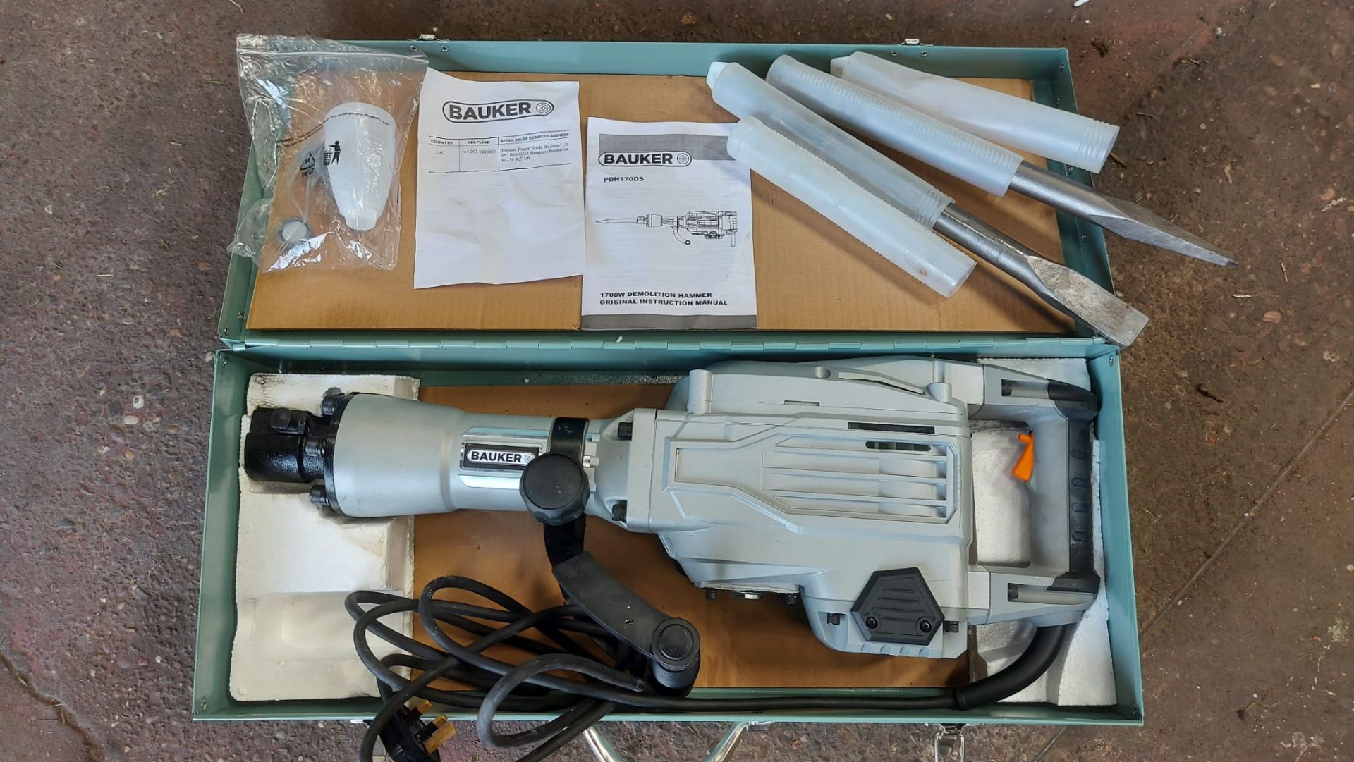 BRAND NEW BAUKER 1700W DEMOLITION HAMMER *PLUS VAT* - Image 4 of 10