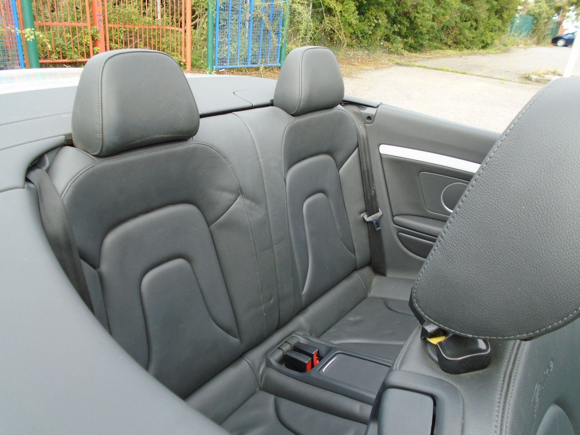 2011 AUDI A5 S LINE TFSI CVT SILVER CONVERTIBLE , STEERING WHEEL WITH LUDING PADDLE *NO VAT* - Image 10 of 11