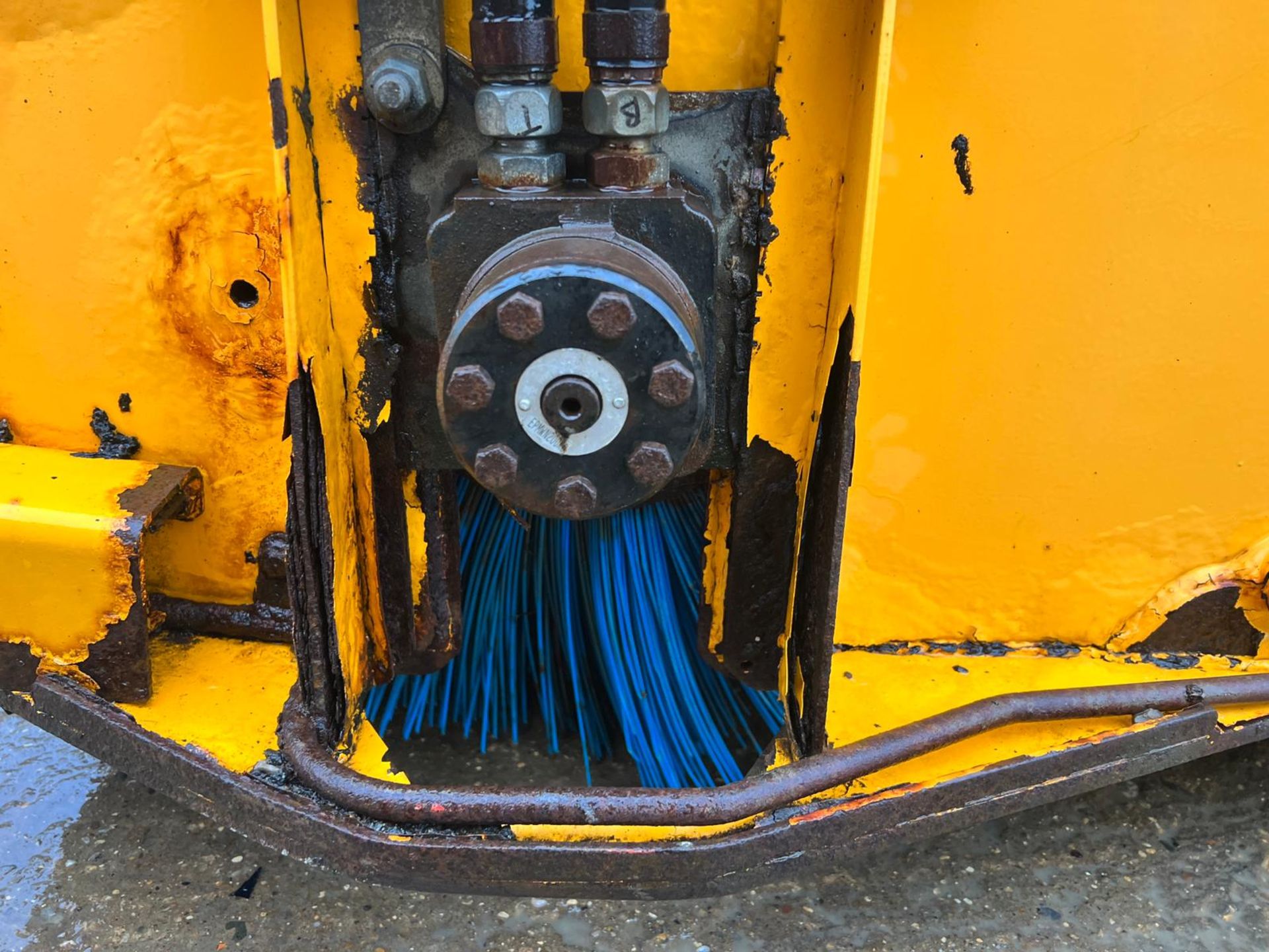 JCB SC240 2.4 Metre Hydraulic Sweeper Collector *PLUS VAT* - Image 10 of 12