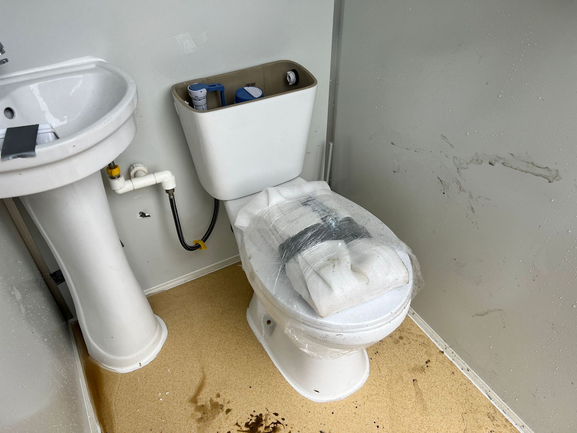 New And Unused Bastone Contained Portable Unisex Toilet *PLUS VAT* - Image 17 of 17