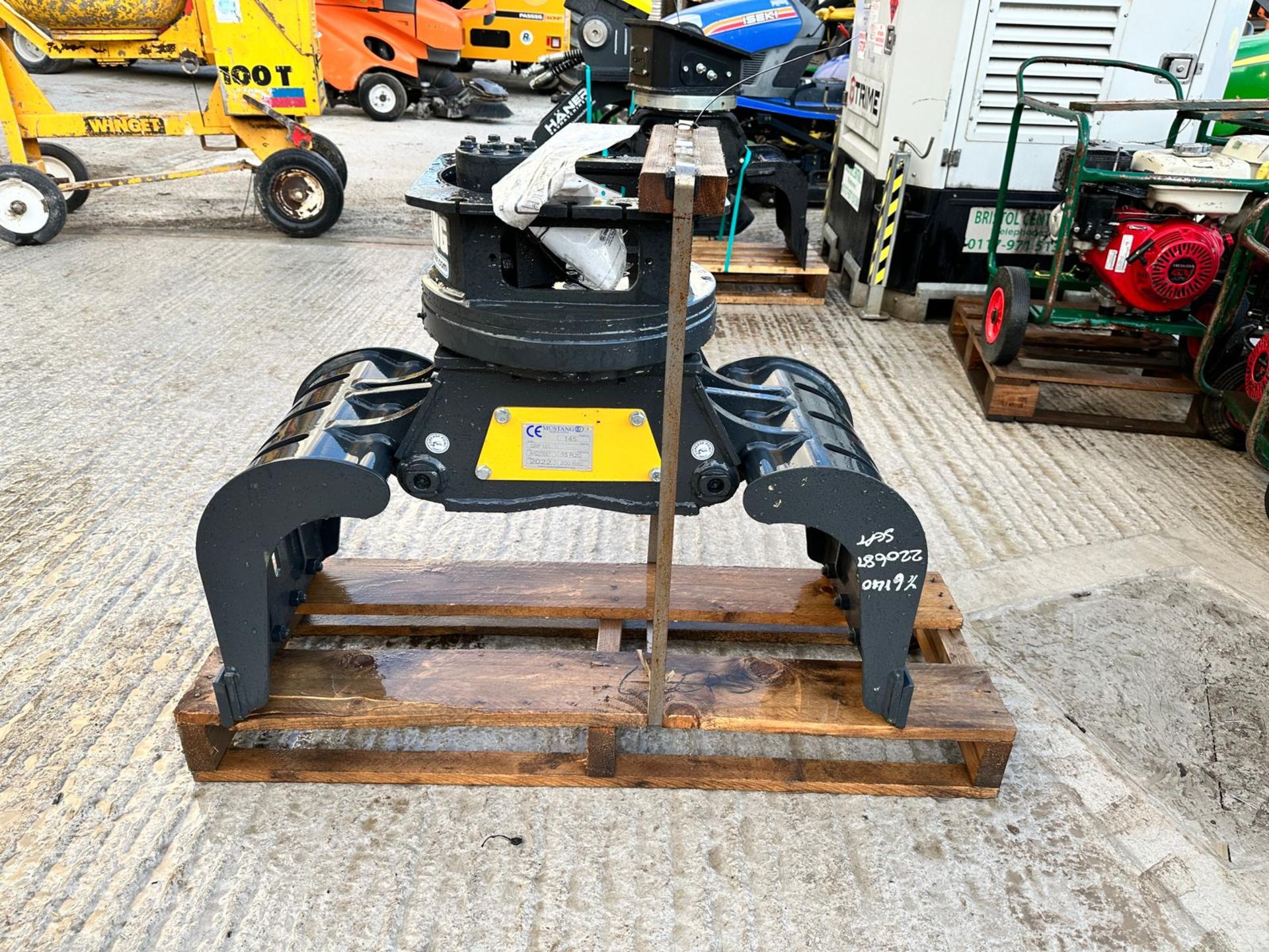 New And Unused Mustang GRP150 Hydrualic Rotating Selector Grab *PLUS VAT* - Image 6 of 13