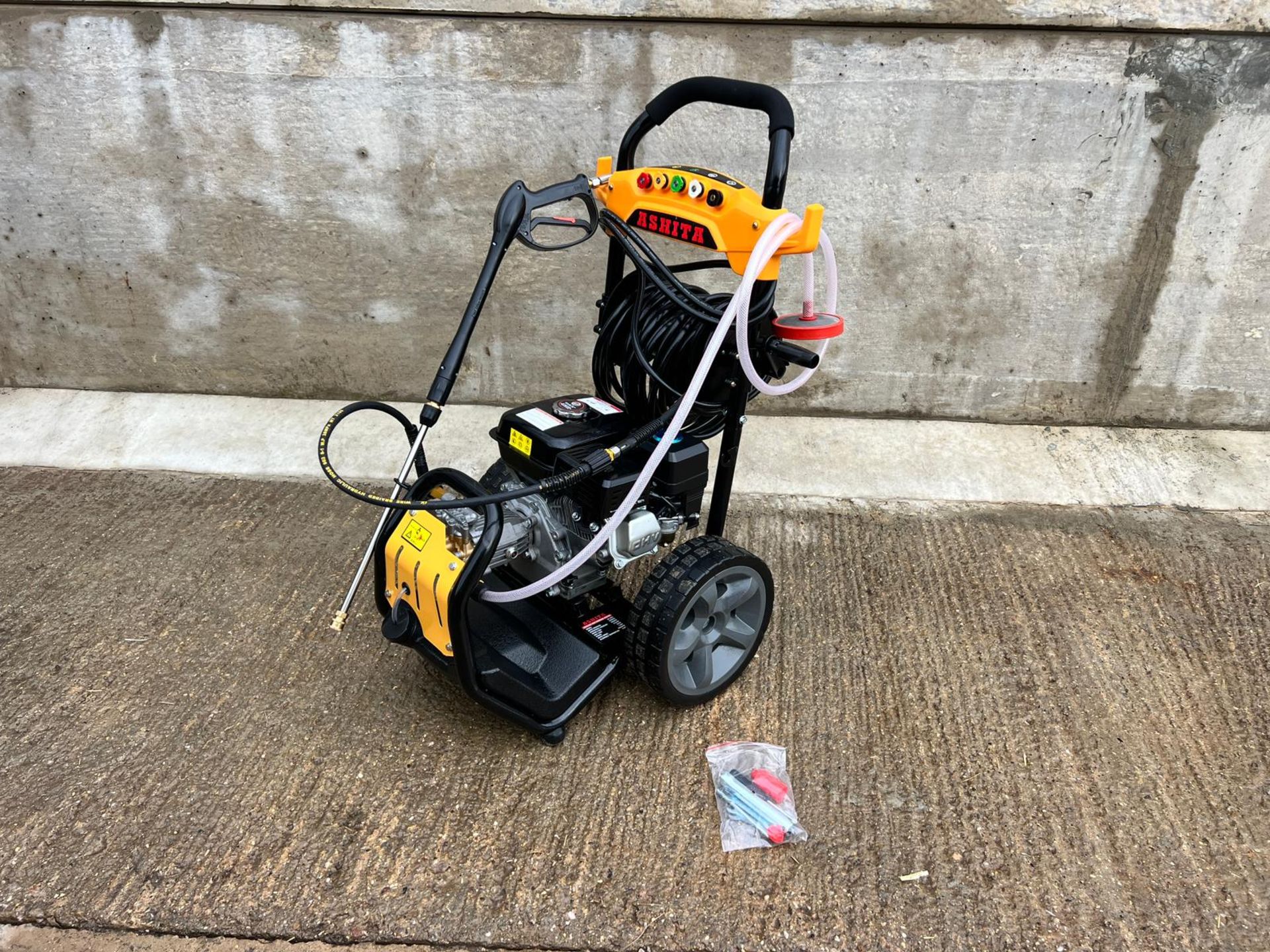 New And Unused LB-180G 2600PSI High Pressure Petrol Pressure Washer *PLUS VAT* - Image 3 of 14