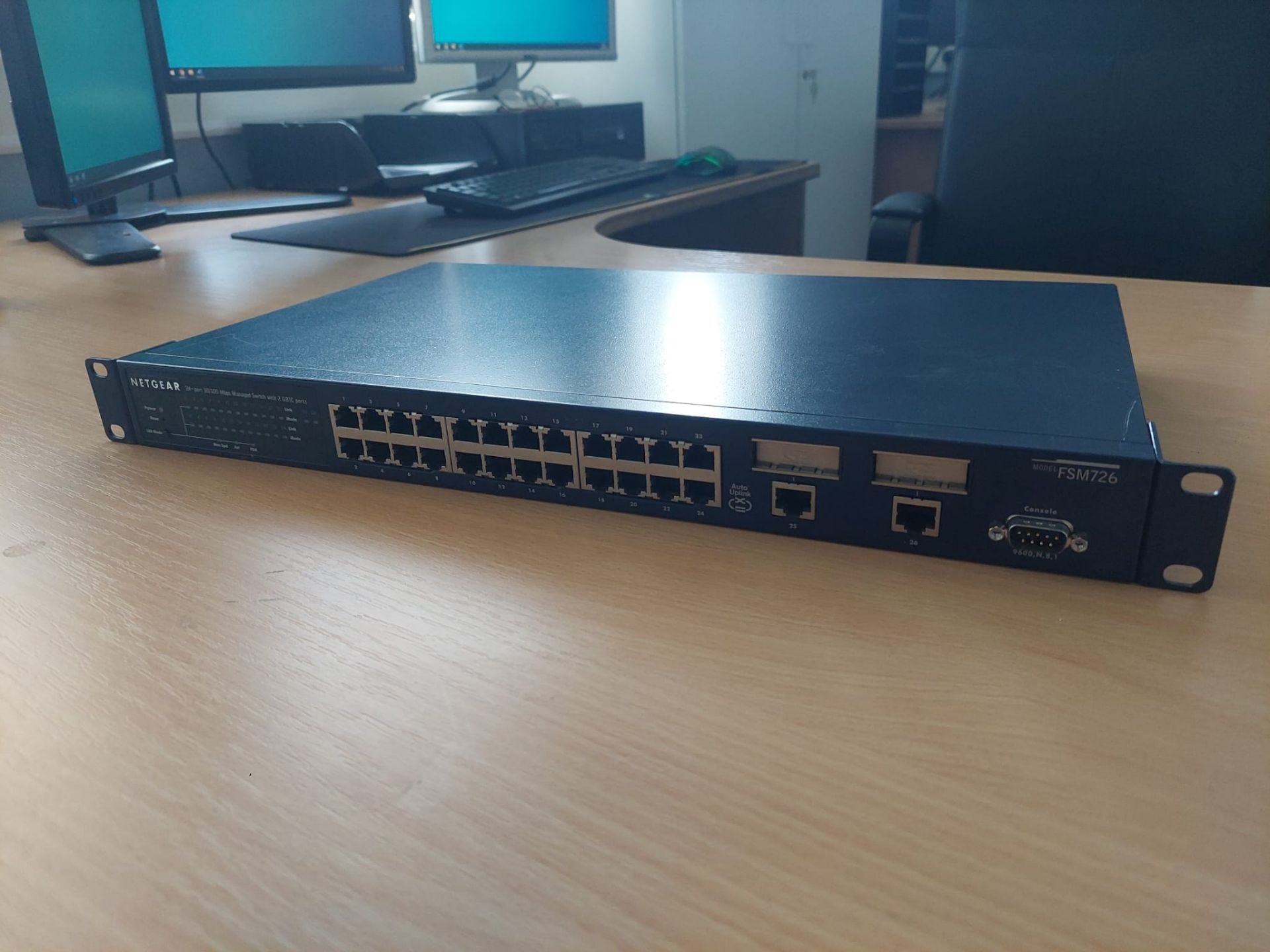 Netgear 10/100 24-Port Network Switch w/ 2 GBIC Ports (Model FSM726) *NO VAT* - Image 3 of 7