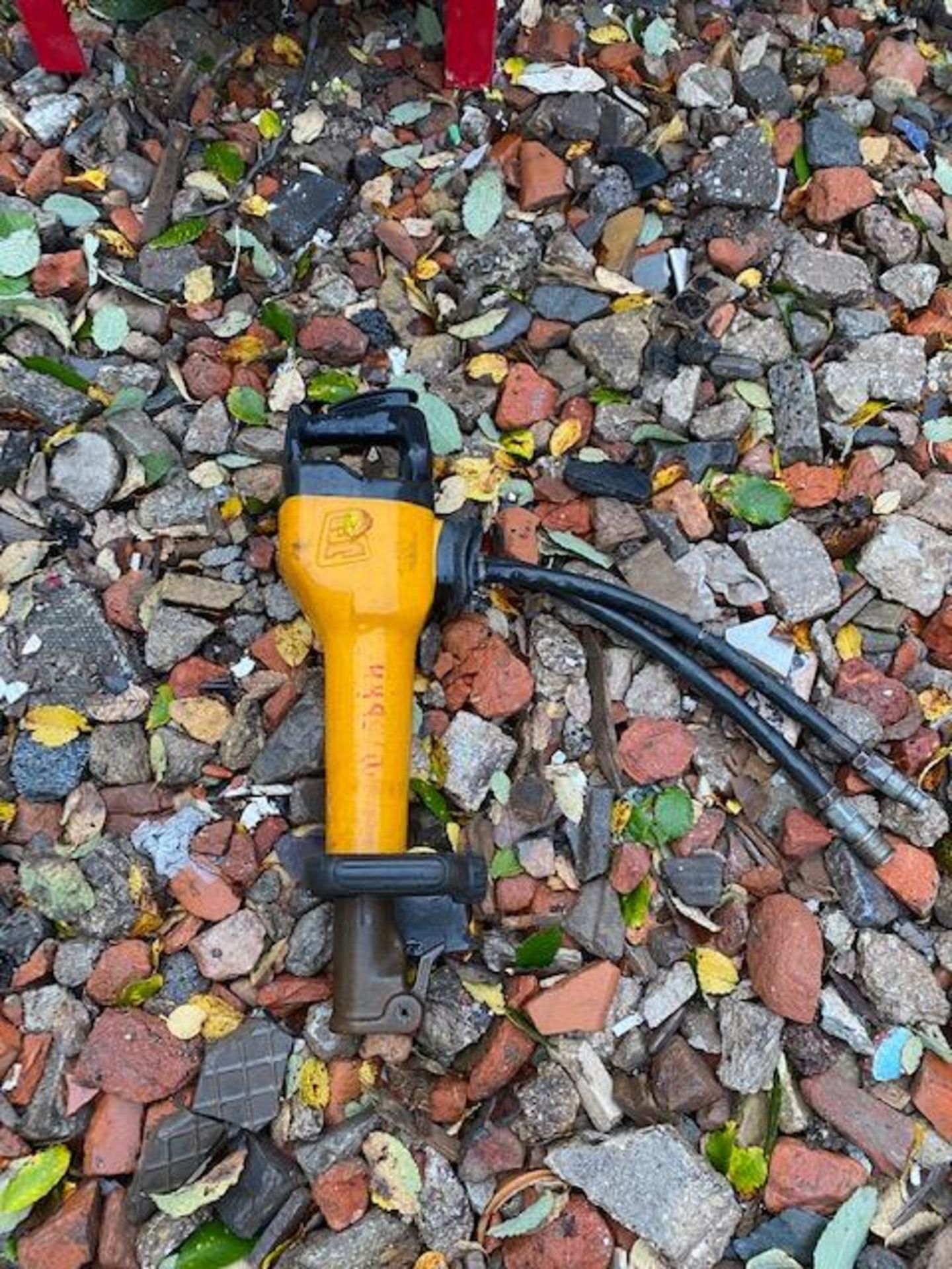 JCB AIR HAMMER *PLUS VAT*