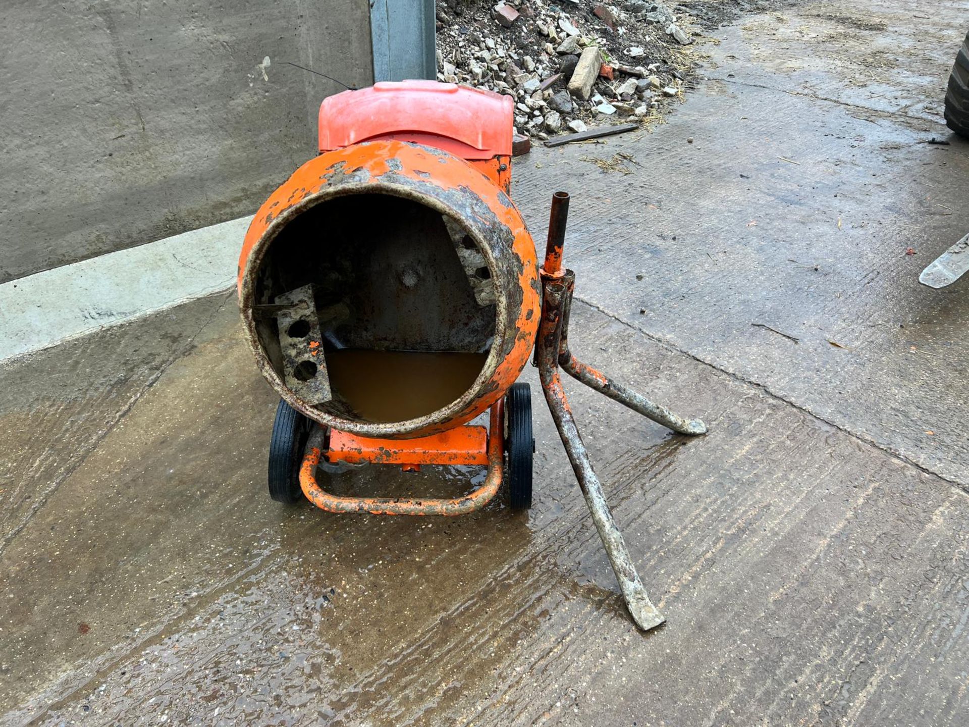 Belle Minimix 150 110v Cement Mixer With Half Stand *PLUS VAT* - Image 2 of 12