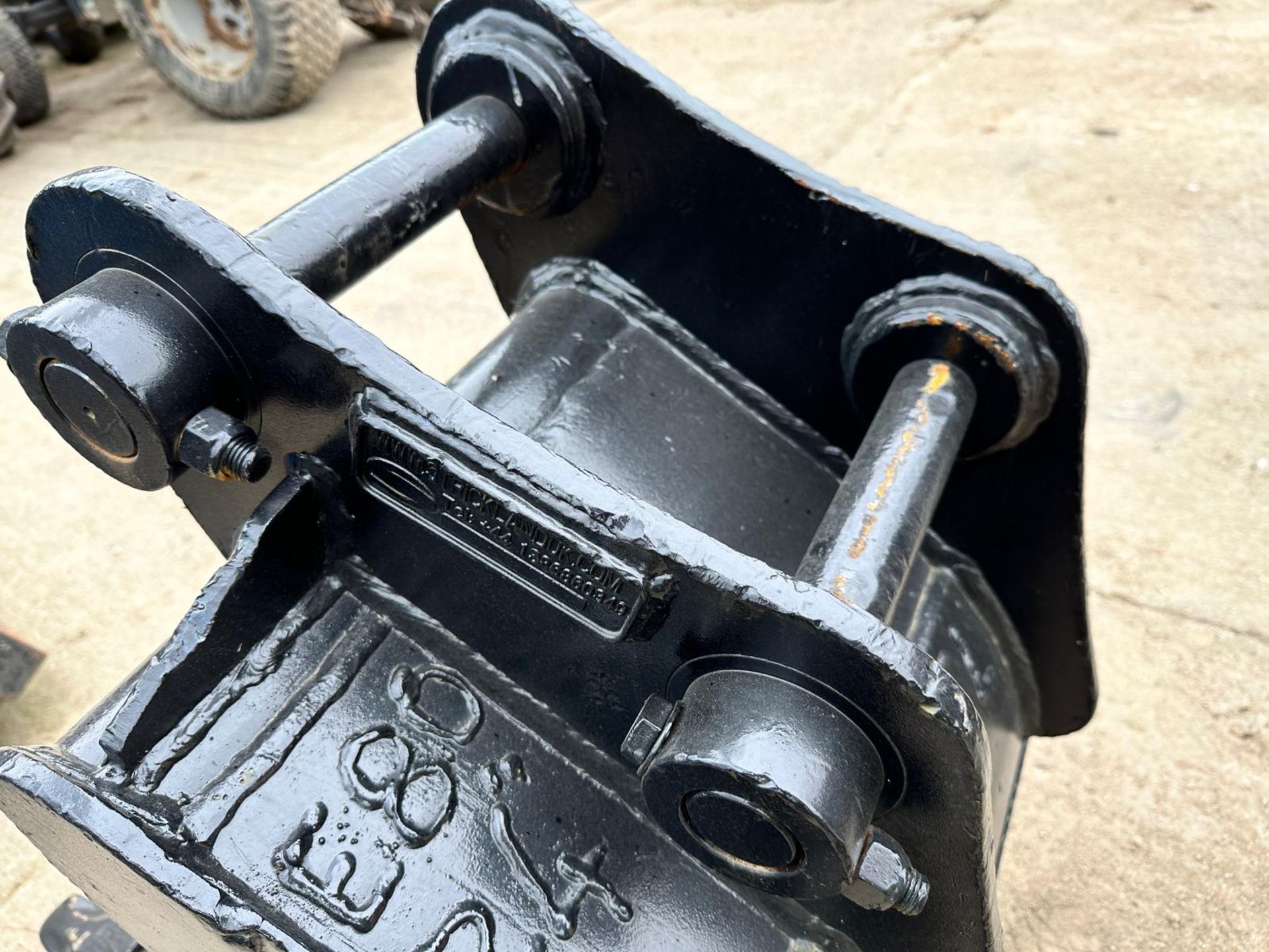 Strickland 24” Digging Bucket With Teeth, Came Of Bobcat E80, Brand New Teeth *PLUS VAT* - Image 5 of 9