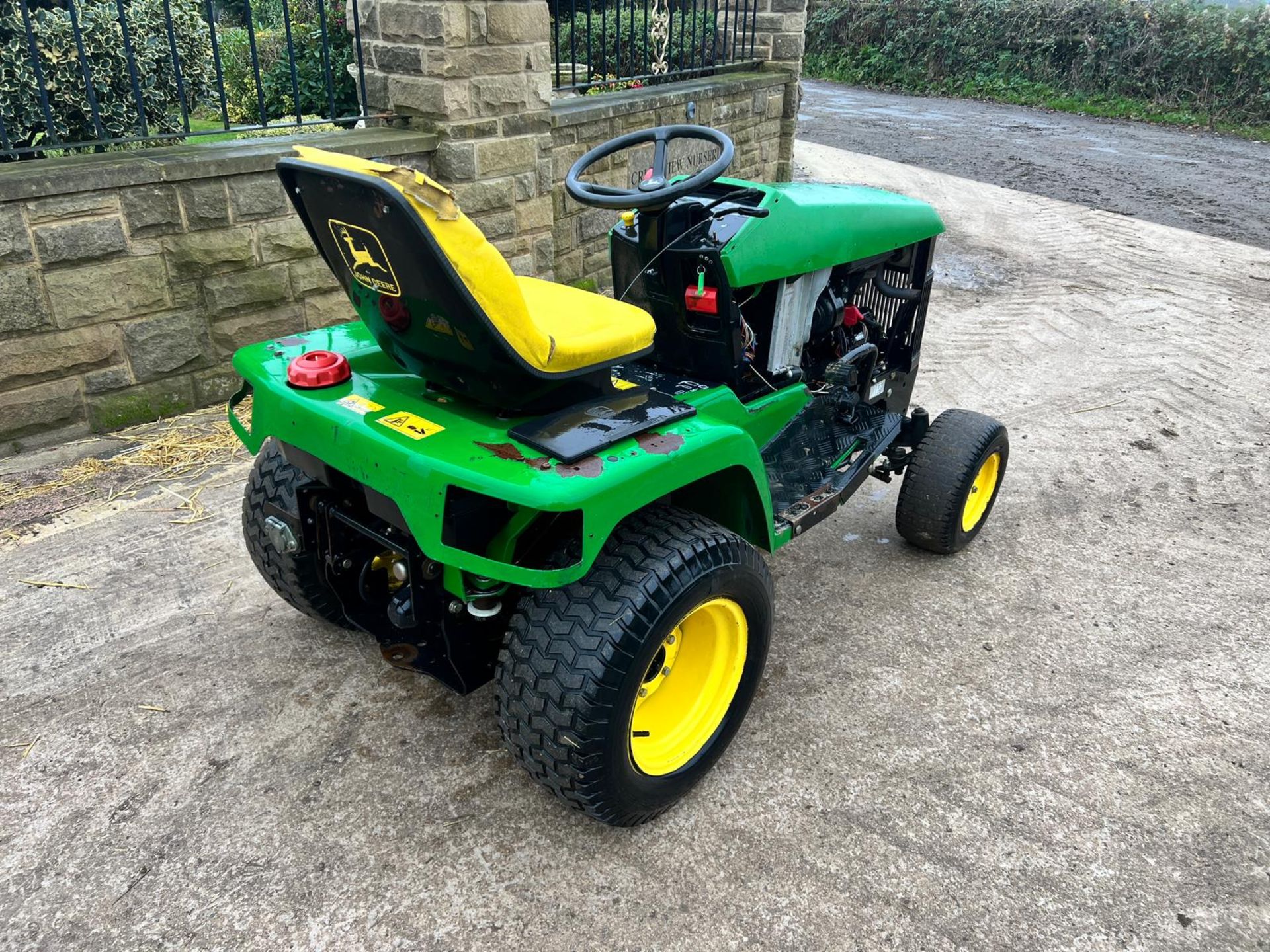 John Deere 415 Compact Tractor With Rear PTO *PLUS VAT* - Image 2 of 11