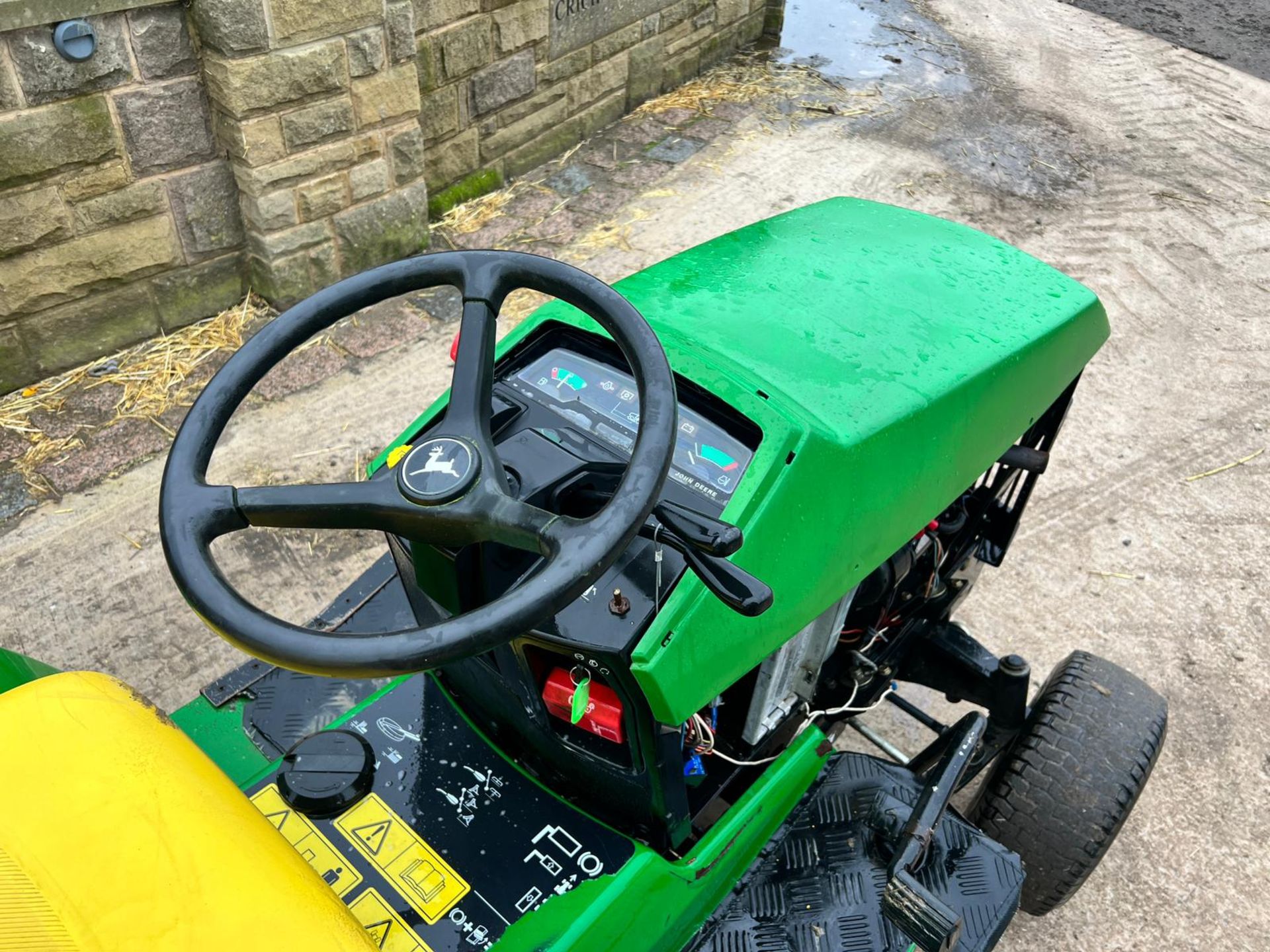 John Deere 415 Compact Tractor With Rear PTO *PLUS VAT* - Image 5 of 11