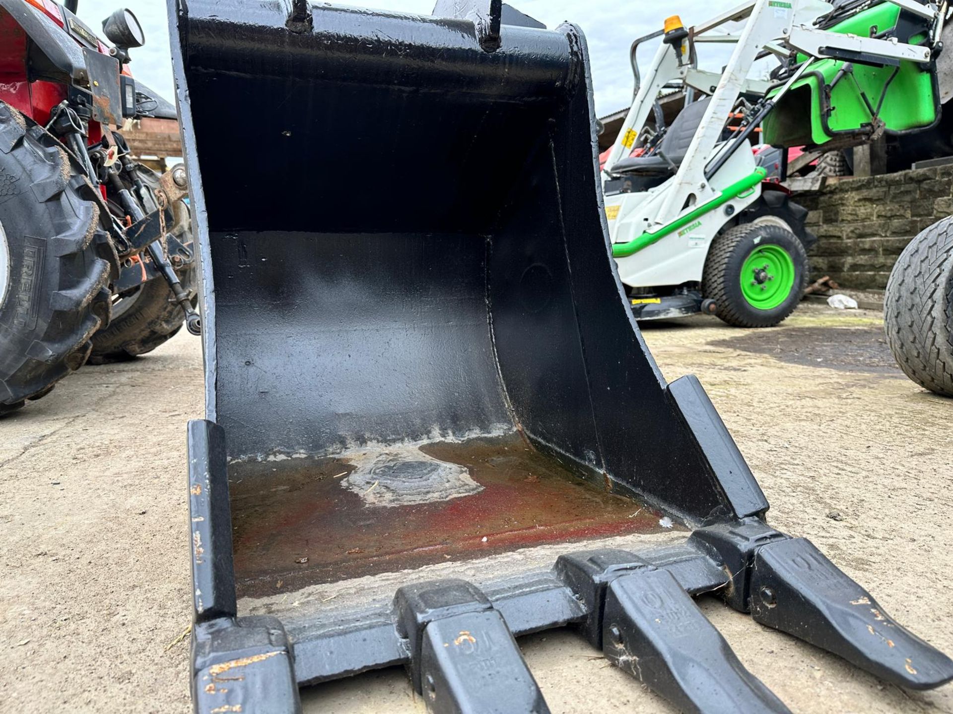 Strickland 24” Digging Bucket With Teeth, Came Of Bobcat E80, Brand New Teeth *PLUS VAT*