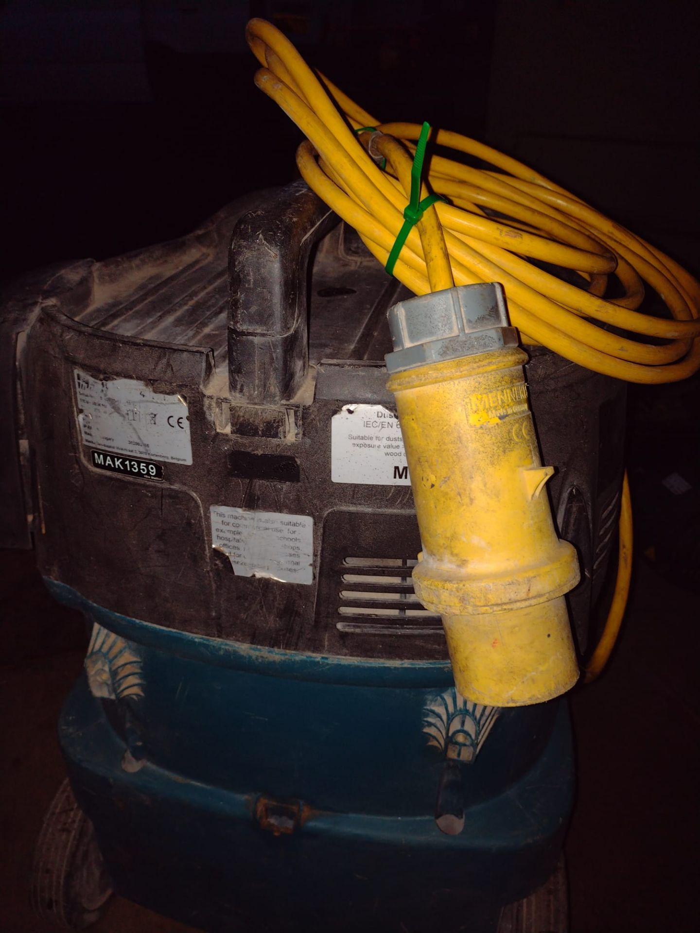 Job lot dust extractors for spares repair *NO VAT* - Image 3 of 6