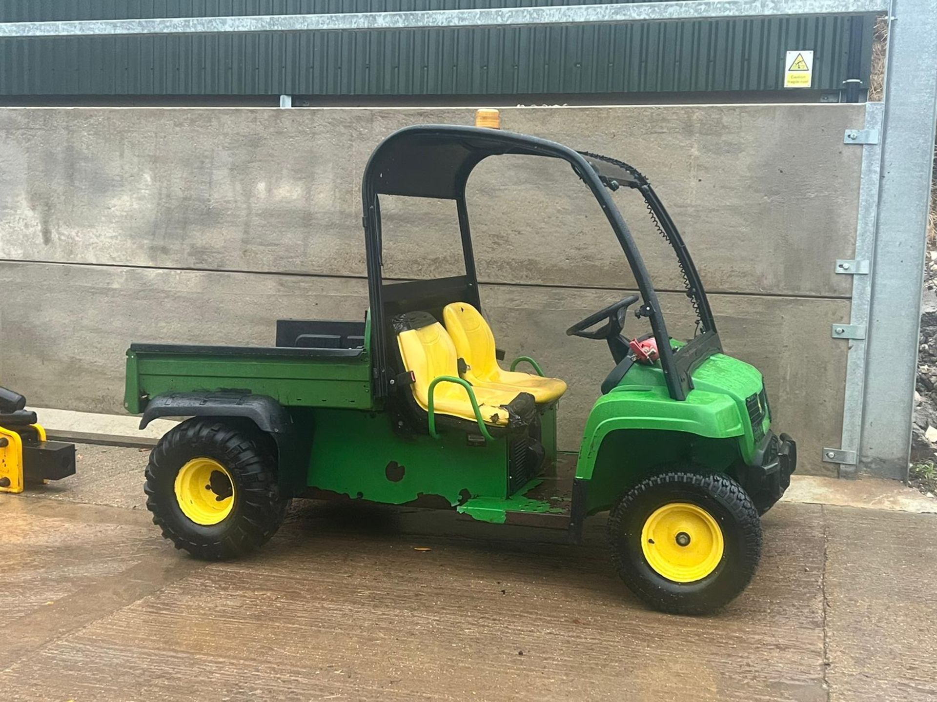 JOHN DEERE ELECTRIC GATOR *PLUS VAT* - Image 6 of 8