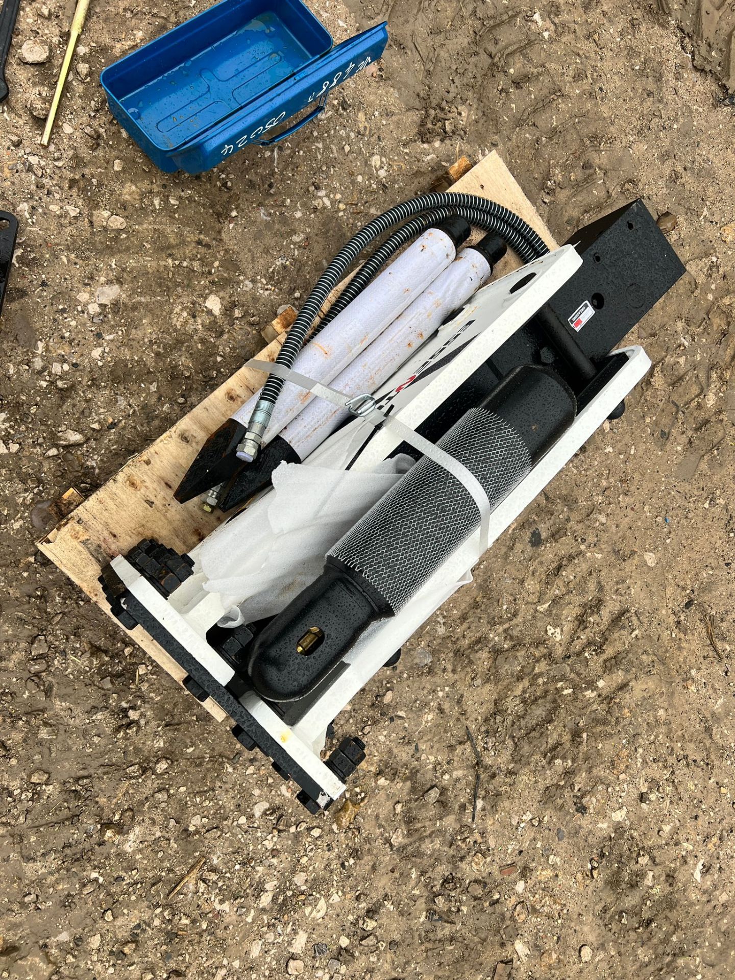 New And Unused Essential EB30 Hydrualic Rock Breaker With 50mm Headstock *PLUS VAT* - Image 4 of 10