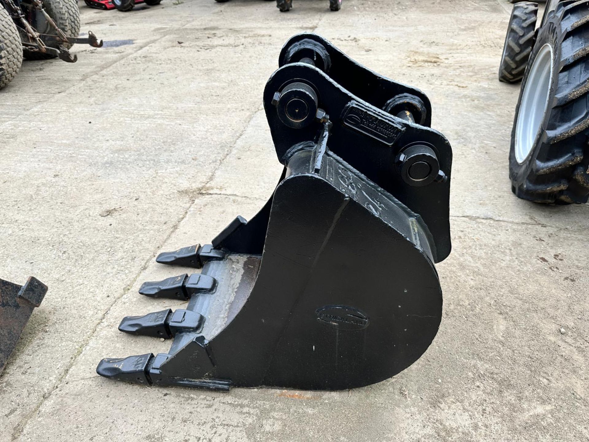 Strickland 24” Digging Bucket With Teeth, Came Of Bobcat E80, Brand New Teeth *PLUS VAT* - Image 3 of 9