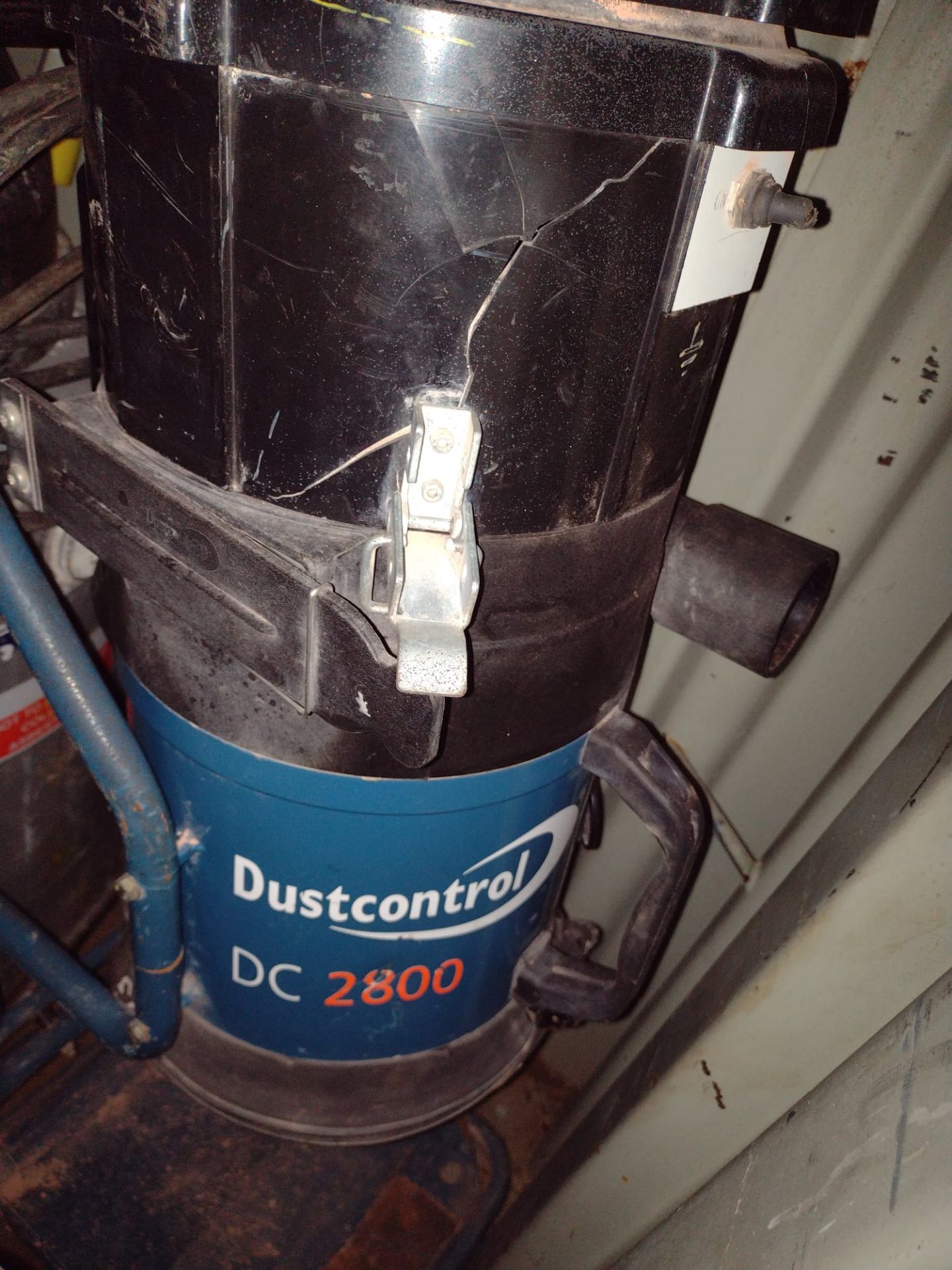 Job lot dust extractors for spares repair *NO VAT* - Image 4 of 6