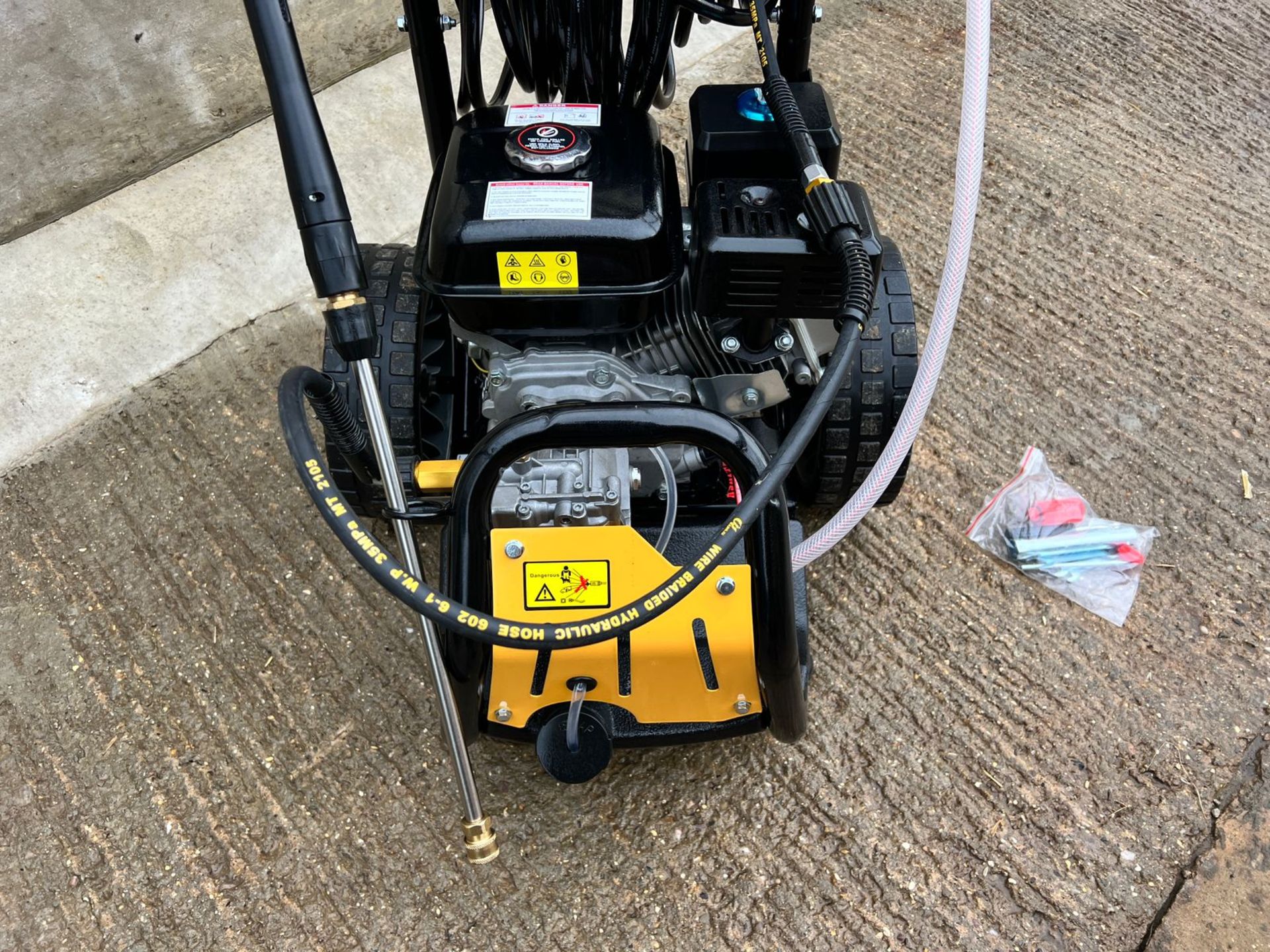 New And Unused LB-180G 2600PSI High Pressure Petrol Pressure Washer *PLUS VAT* - Image 5 of 14