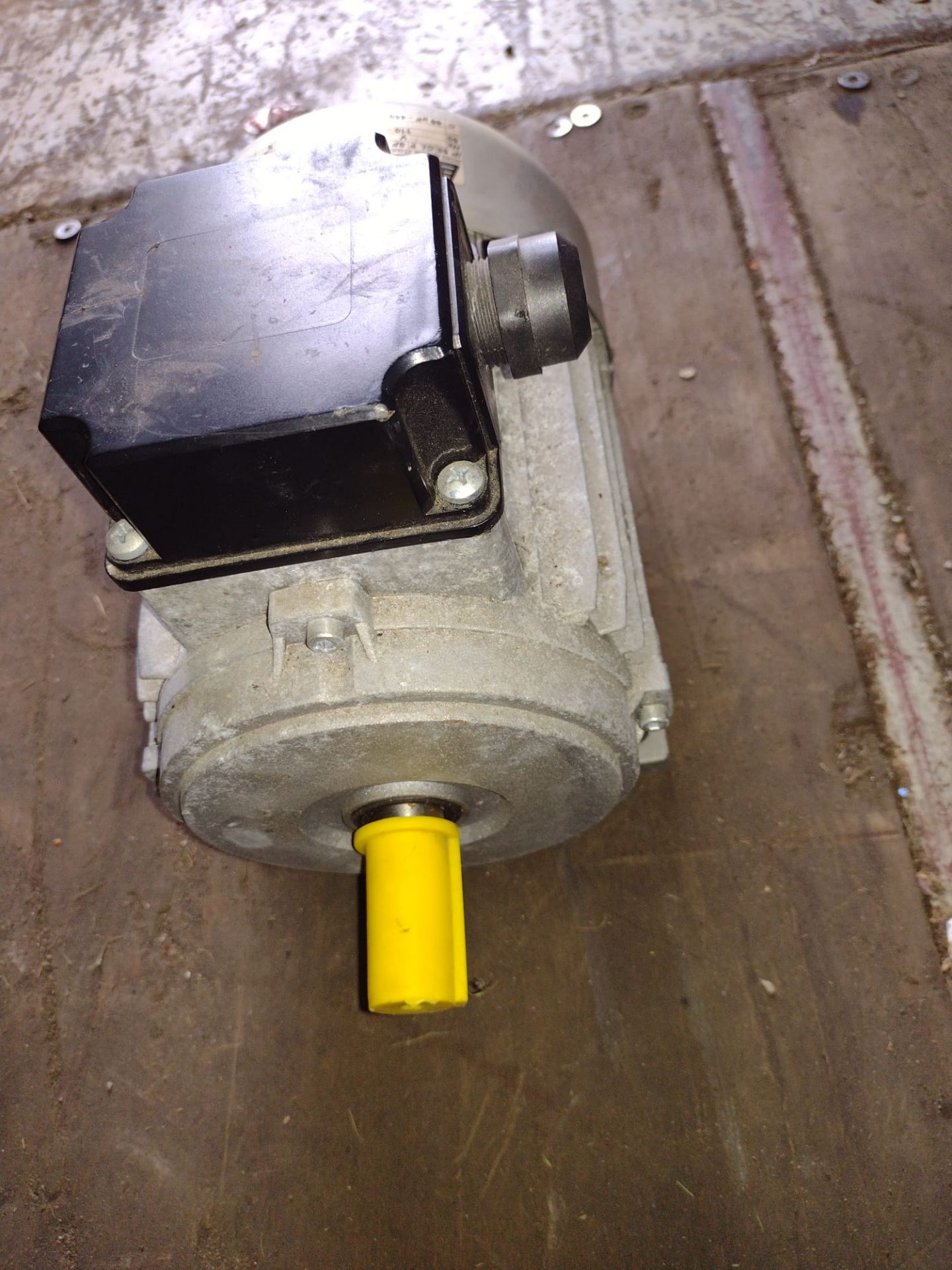 4x 110 motors some immer for scaffolding hoists untested but in good condition 1 or 2 *NO VAT* - Image 8 of 10