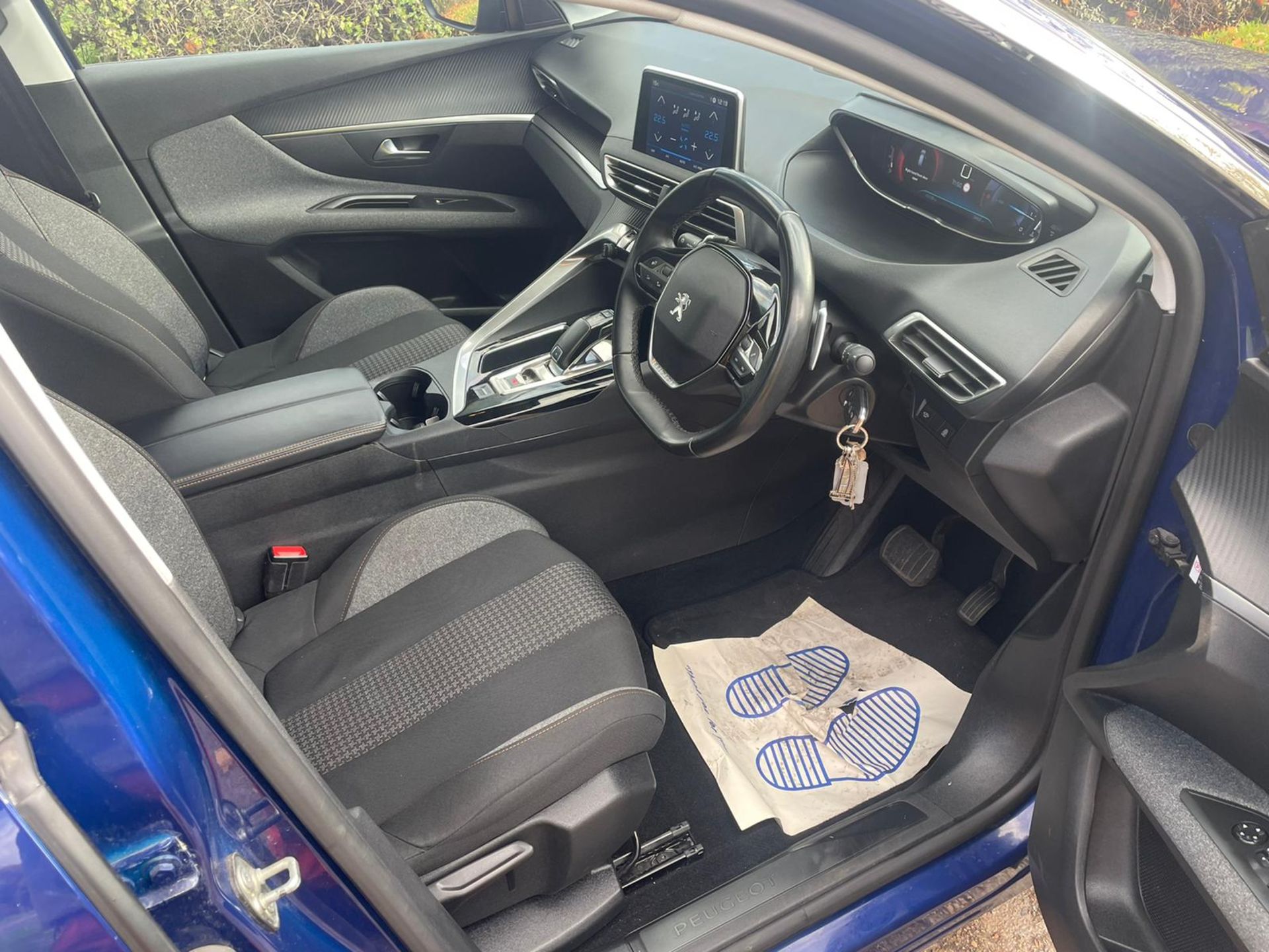 2019/19 REG PEUGEOT 3008 ACTIVE BLUEHDI S/S AUTO 1.5 DIESEL AUTOMATIC, SHOWING 1 FORMER KEEPER - Image 14 of 21