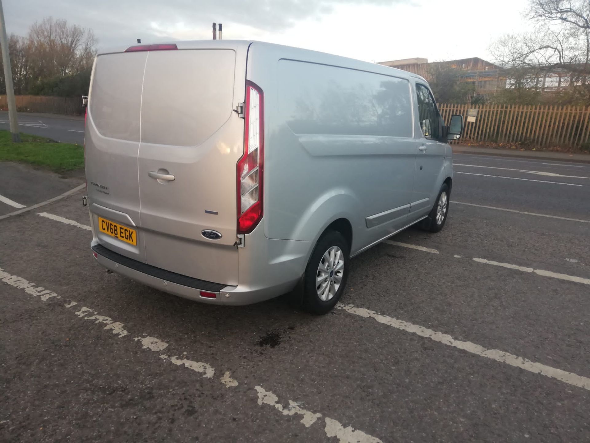 2018 FORD TRANSIT CUSTOM 300 LIMITED SILVER PANEL VAN 100,000 MILES *PLUS VAT* - Image 7 of 11