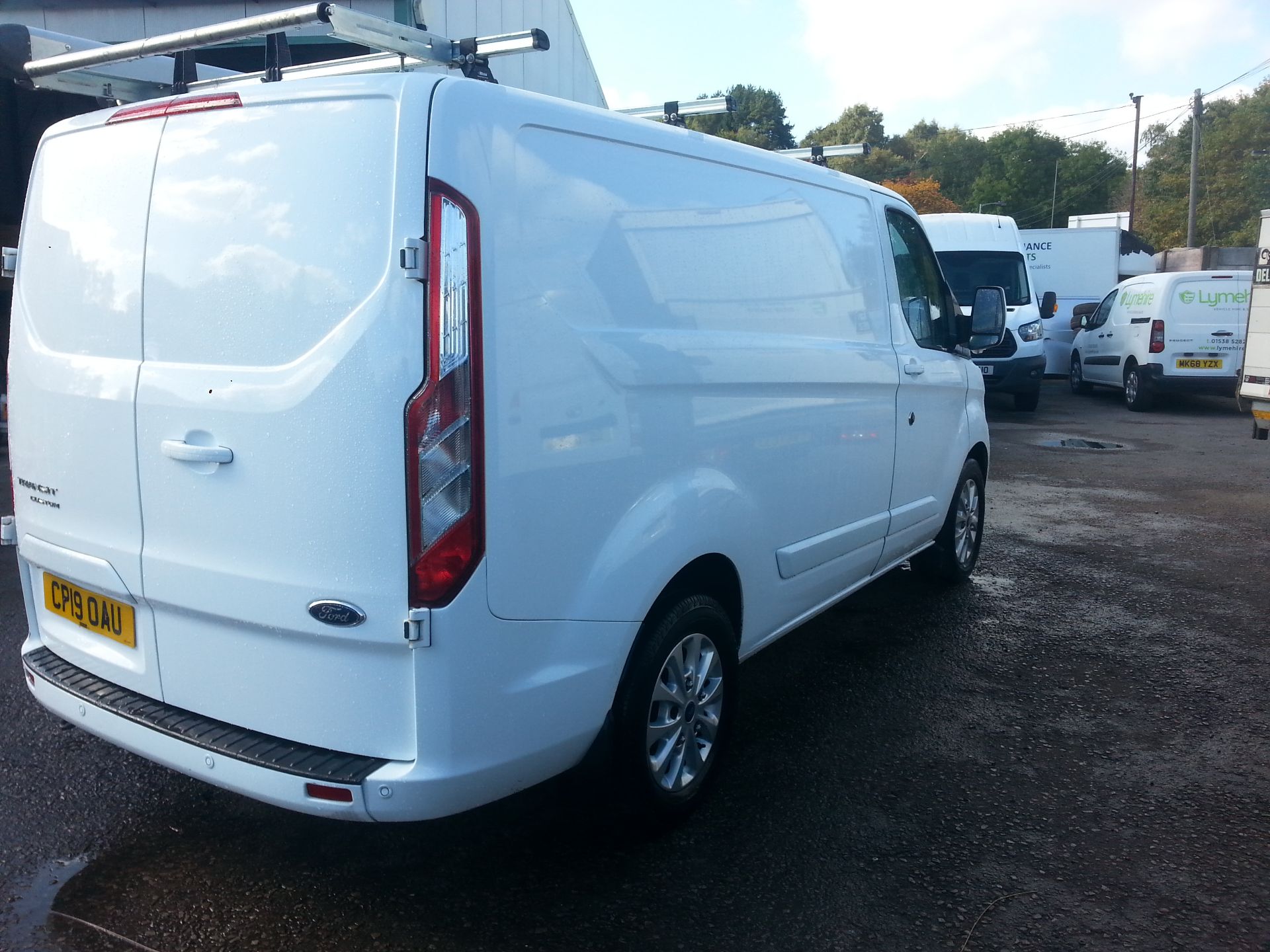 2019 FORD TRANSIT CUSTOM 300 LIMITED WHITE PANEL VAN *PLUS VAT* - Image 7 of 11