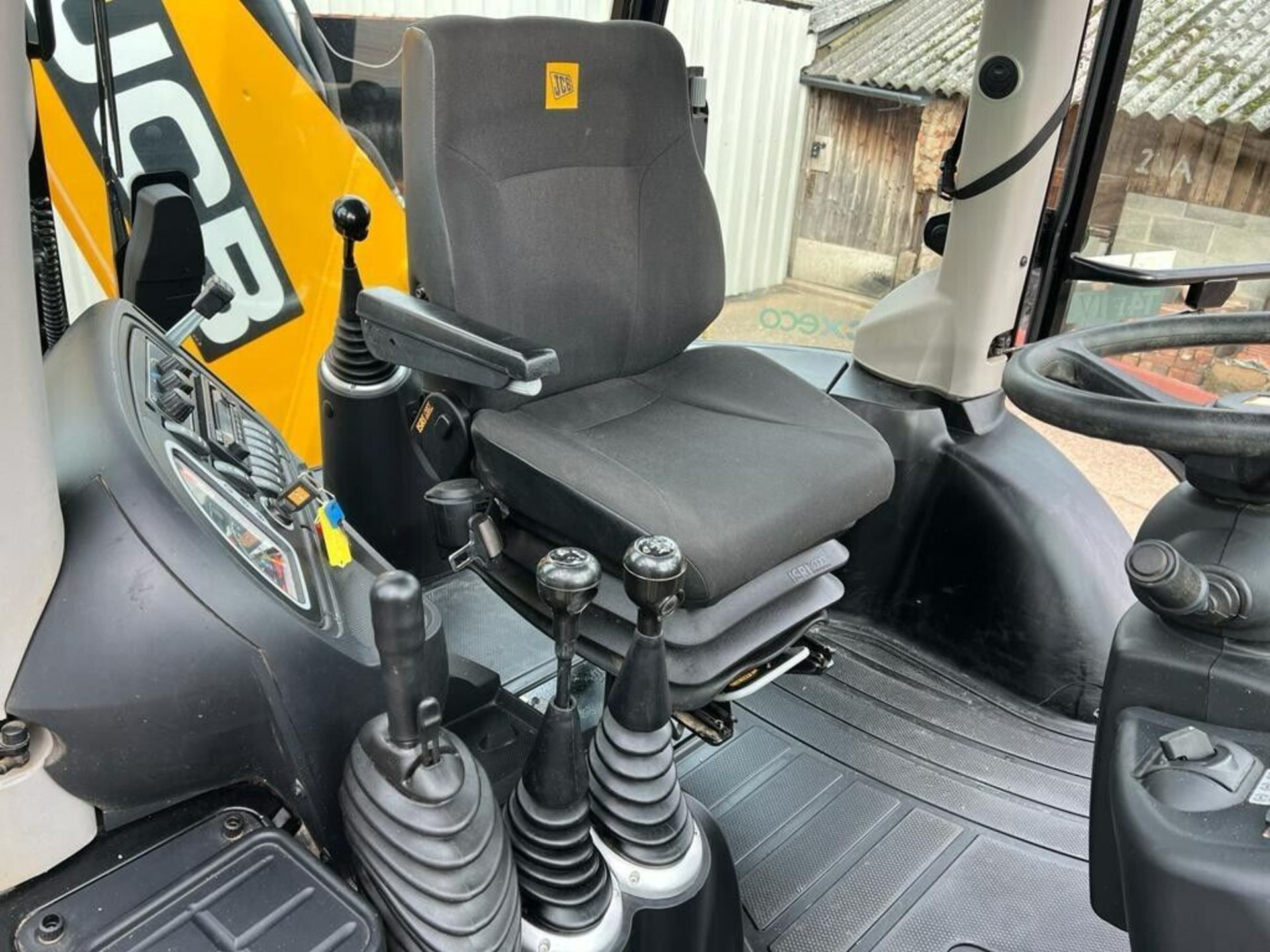 JCB 3CX SITEMASTER, REGISTERED JAN 2017, ONLY 547 HOURS, 1 OWNER FROM NEW *PLUS VAT* - Image 10 of 12