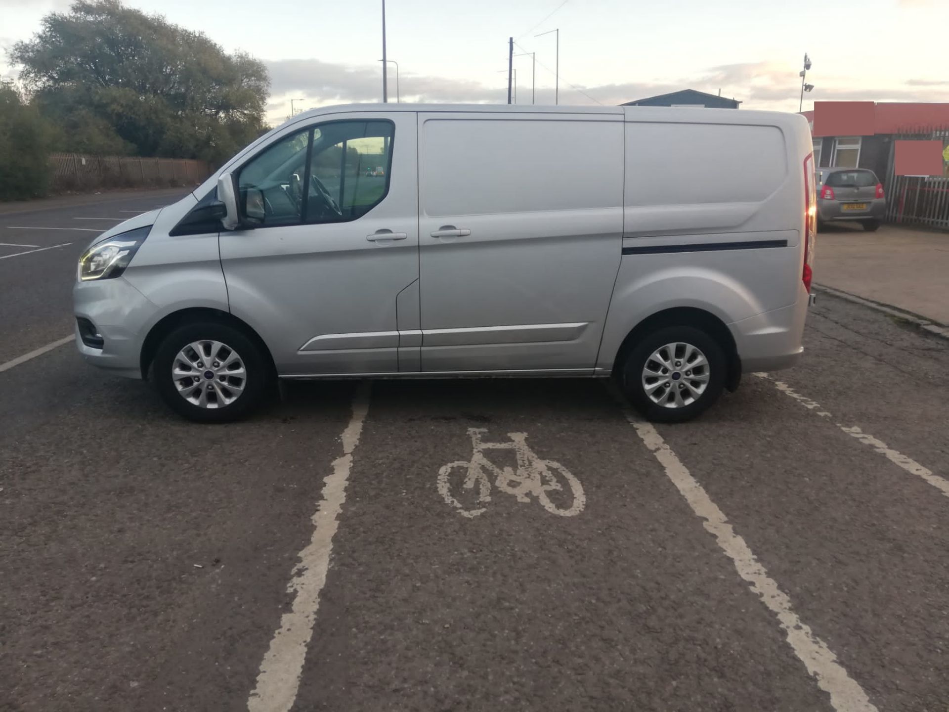 2018 FORD TRANSIT CUSTOM 300 LIMITED SILVER PANEL VAN 100,000 MILES *PLUS VAT* - Image 9 of 11